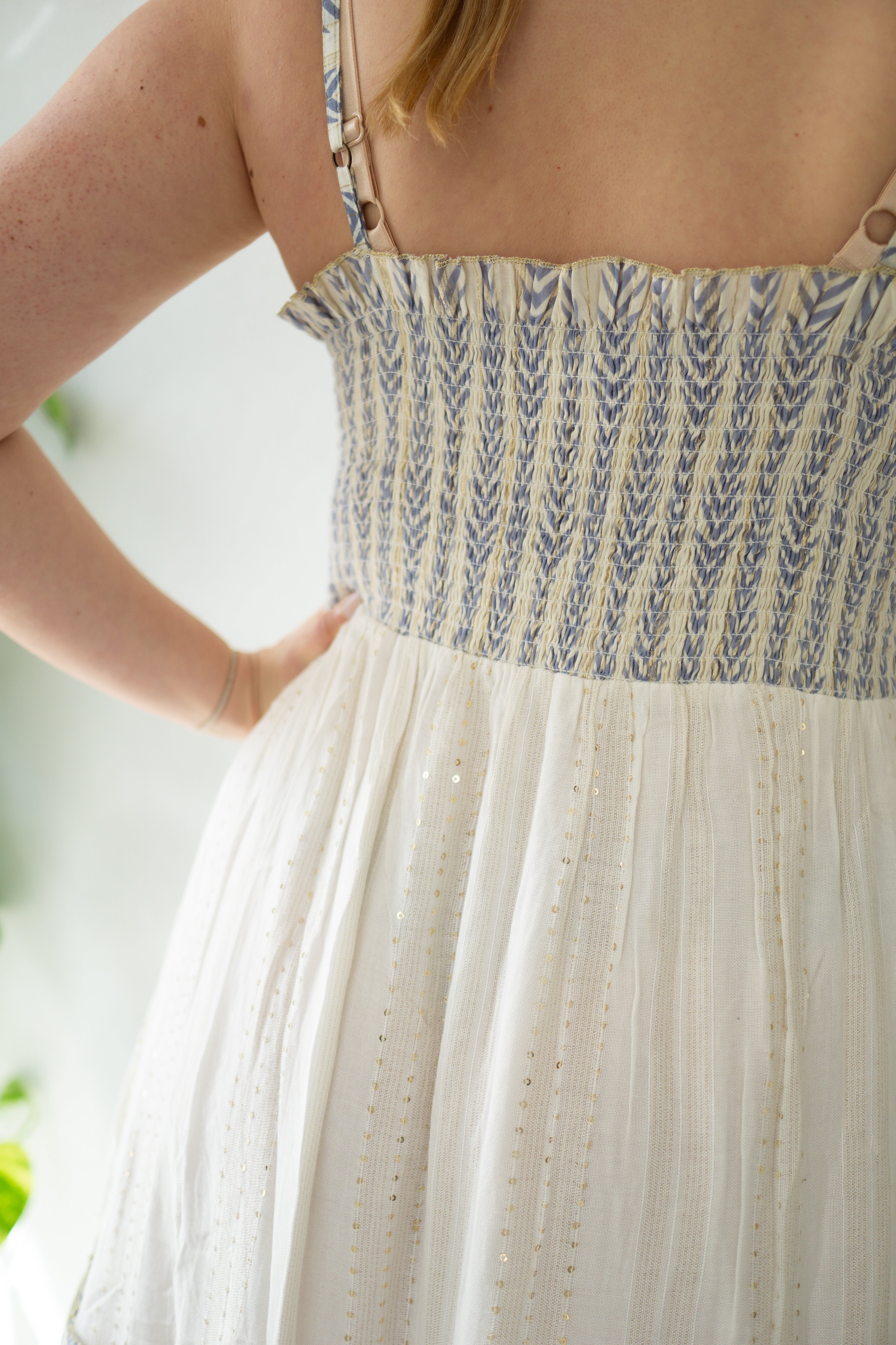 Häkel-Maxikleid aus der Elfenbeinküste