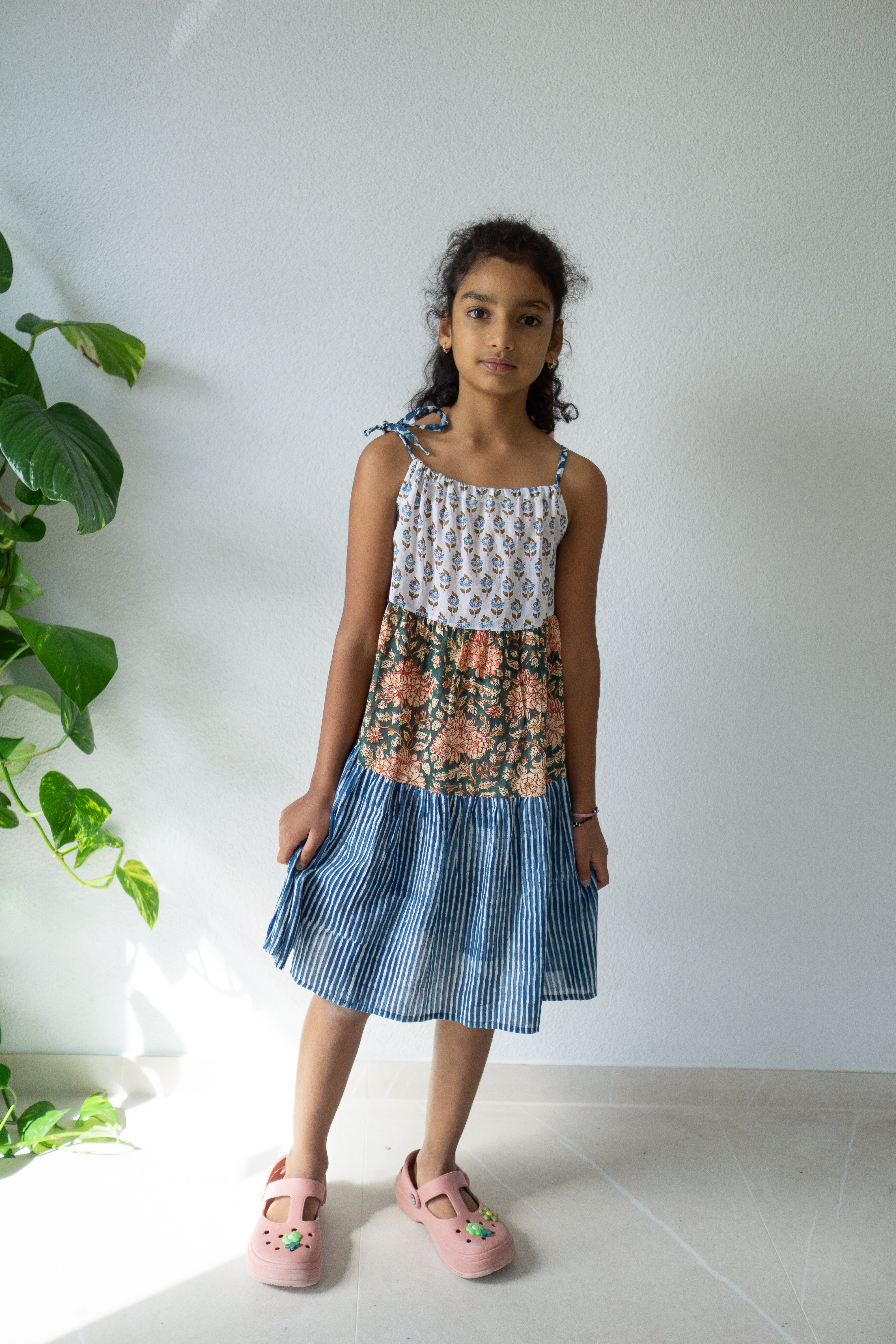 Florales Patchwork-Kleid im Handblockdruck