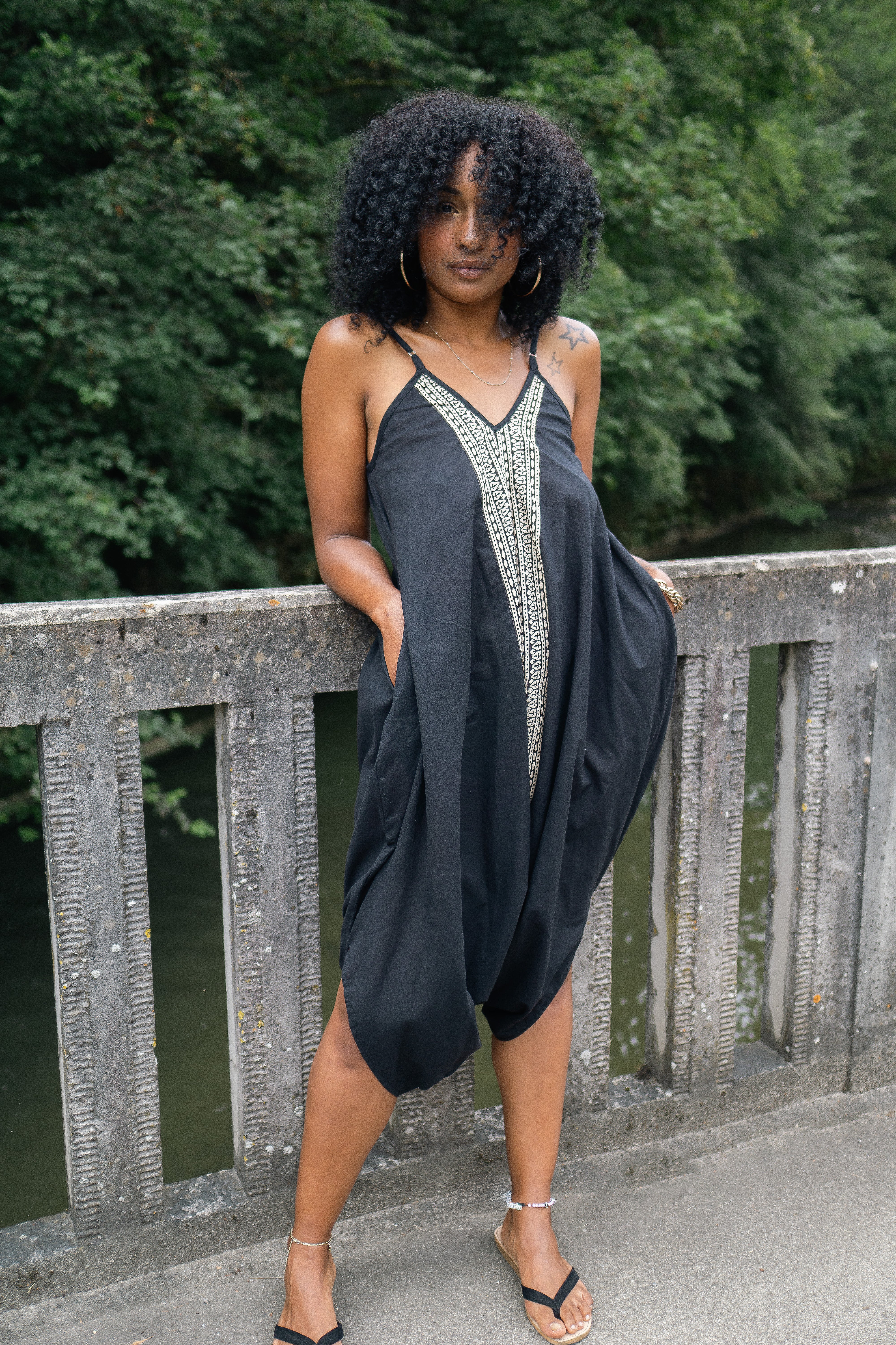 Onyx Essence handbedrucktes Kleid