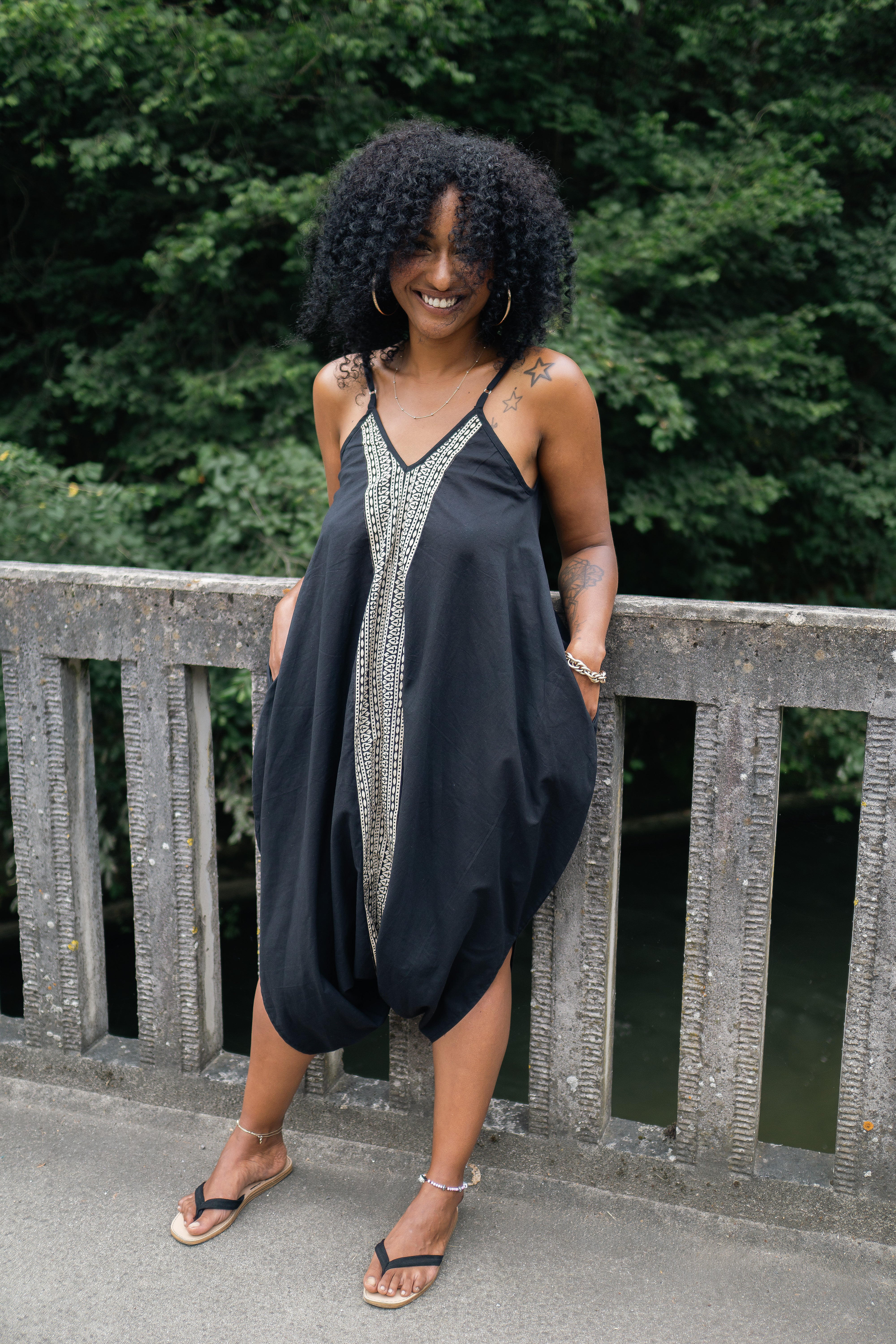 Onyx Essence handbedrucktes Kleid