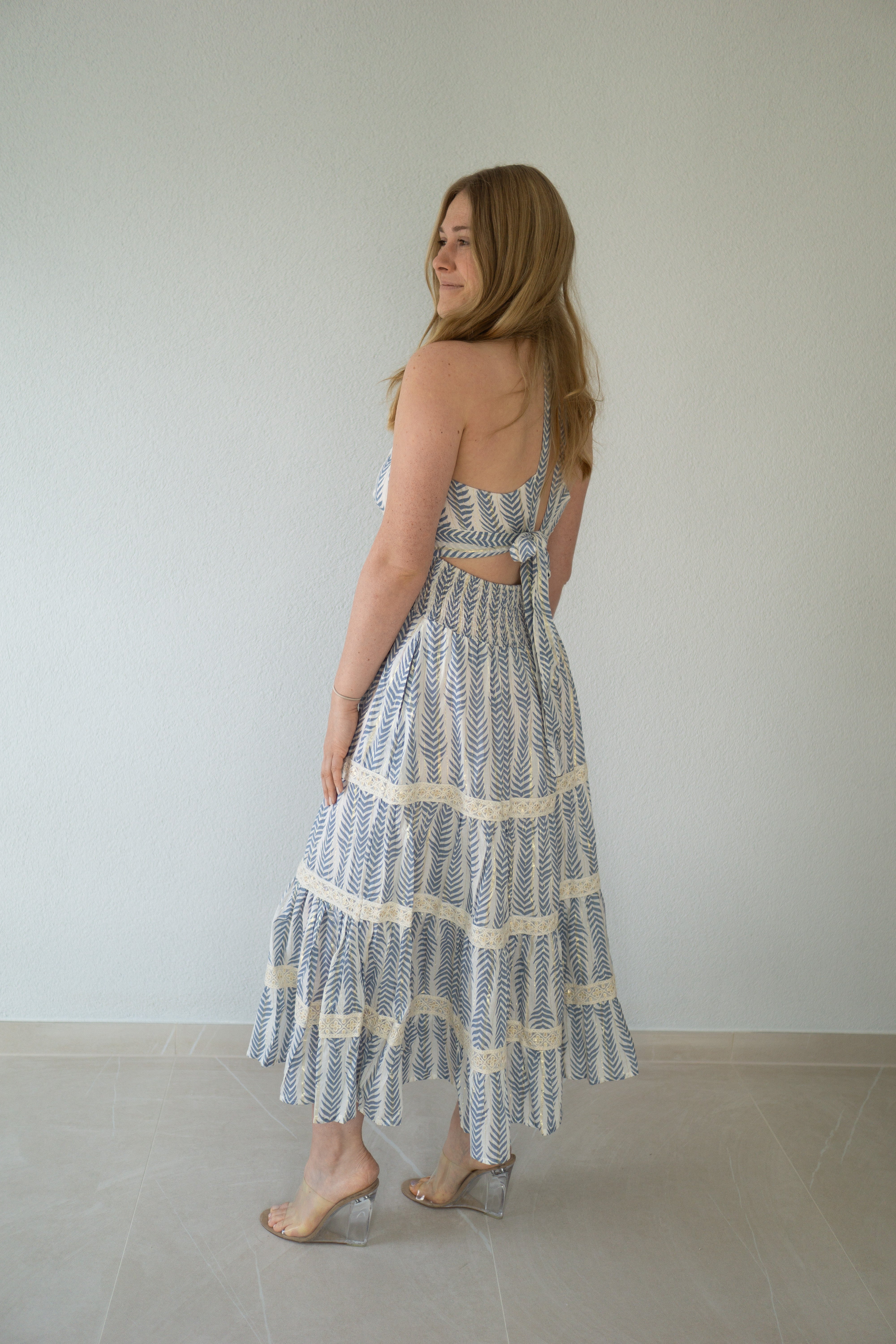 Maxikleid mit ozeanischem Blumenmuster