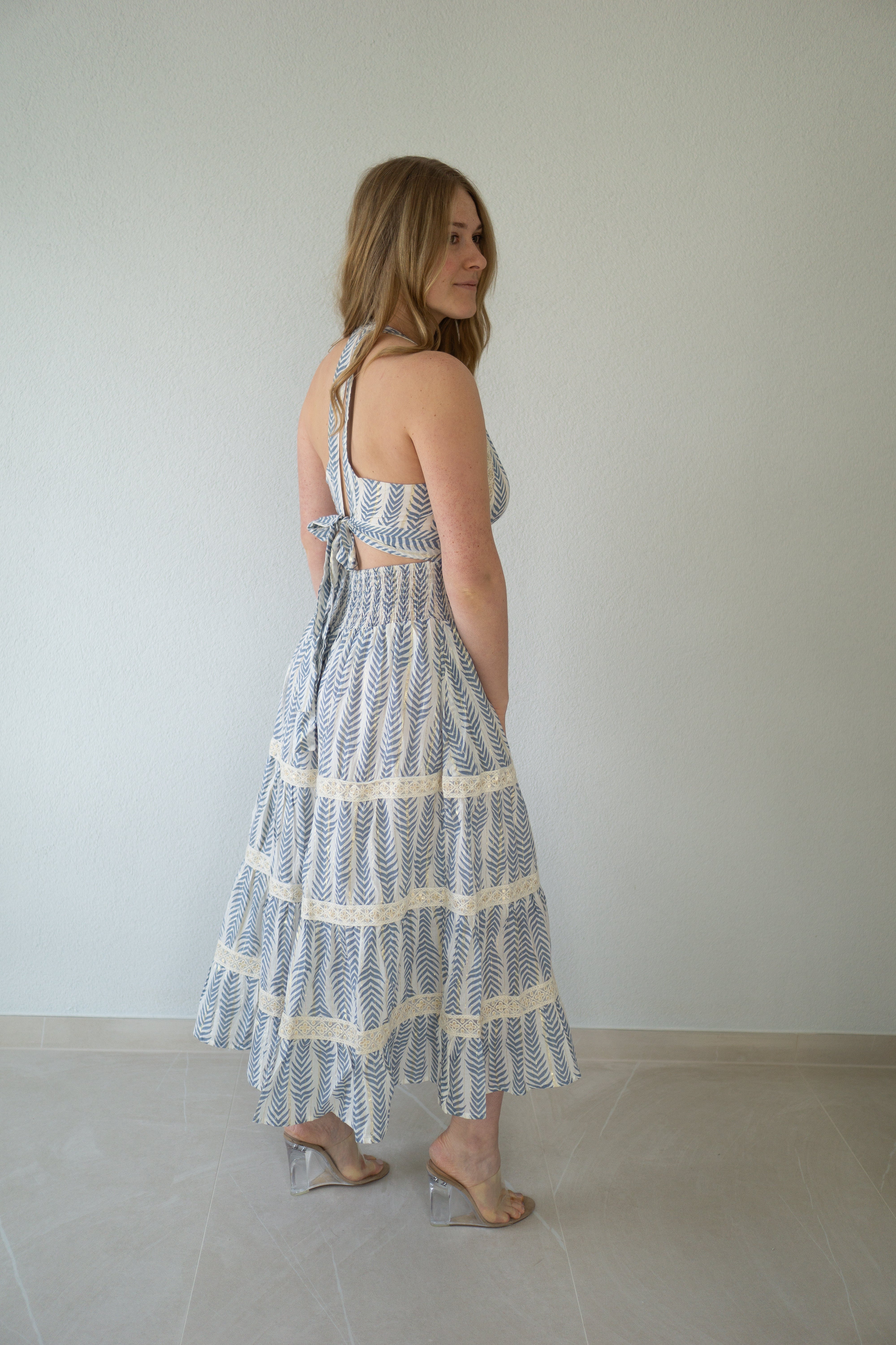 Maxikleid mit ozeanischem Blumenmuster