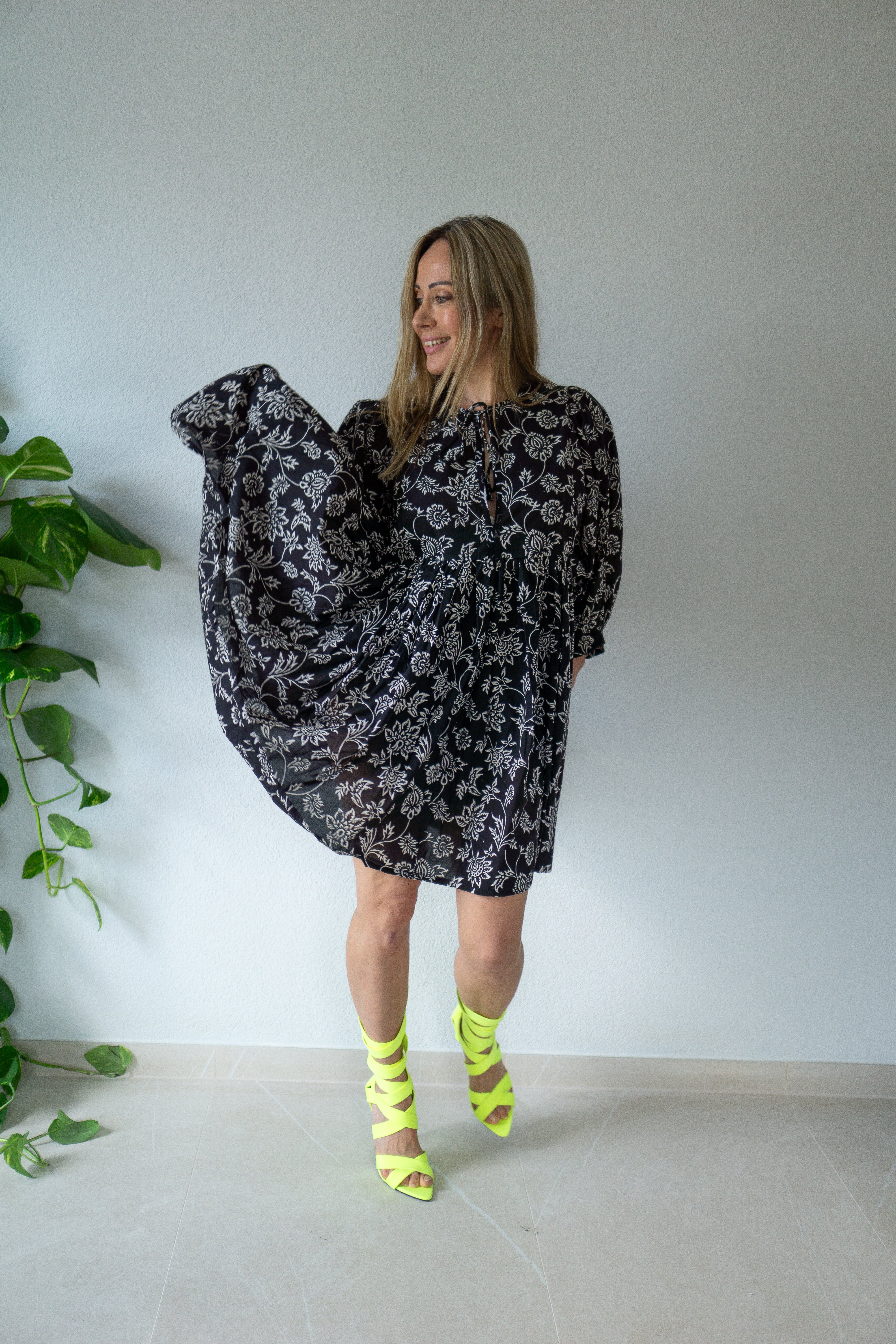 Handgefertigtes Kleid „Schwarze Orchidee“ aus 100 % weicher Baumwolle