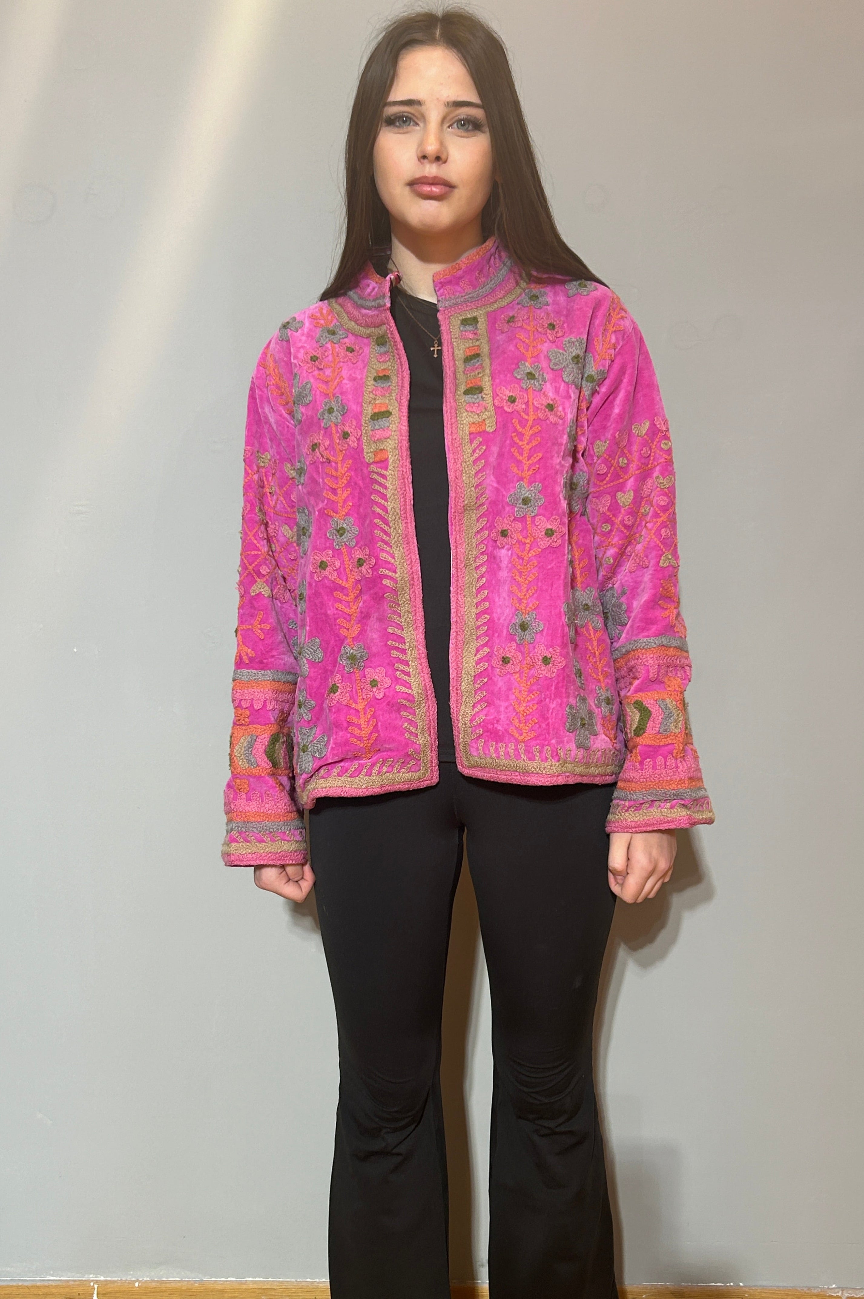 Roua-Pink Handbestickte Samt-Suzani-Jacke