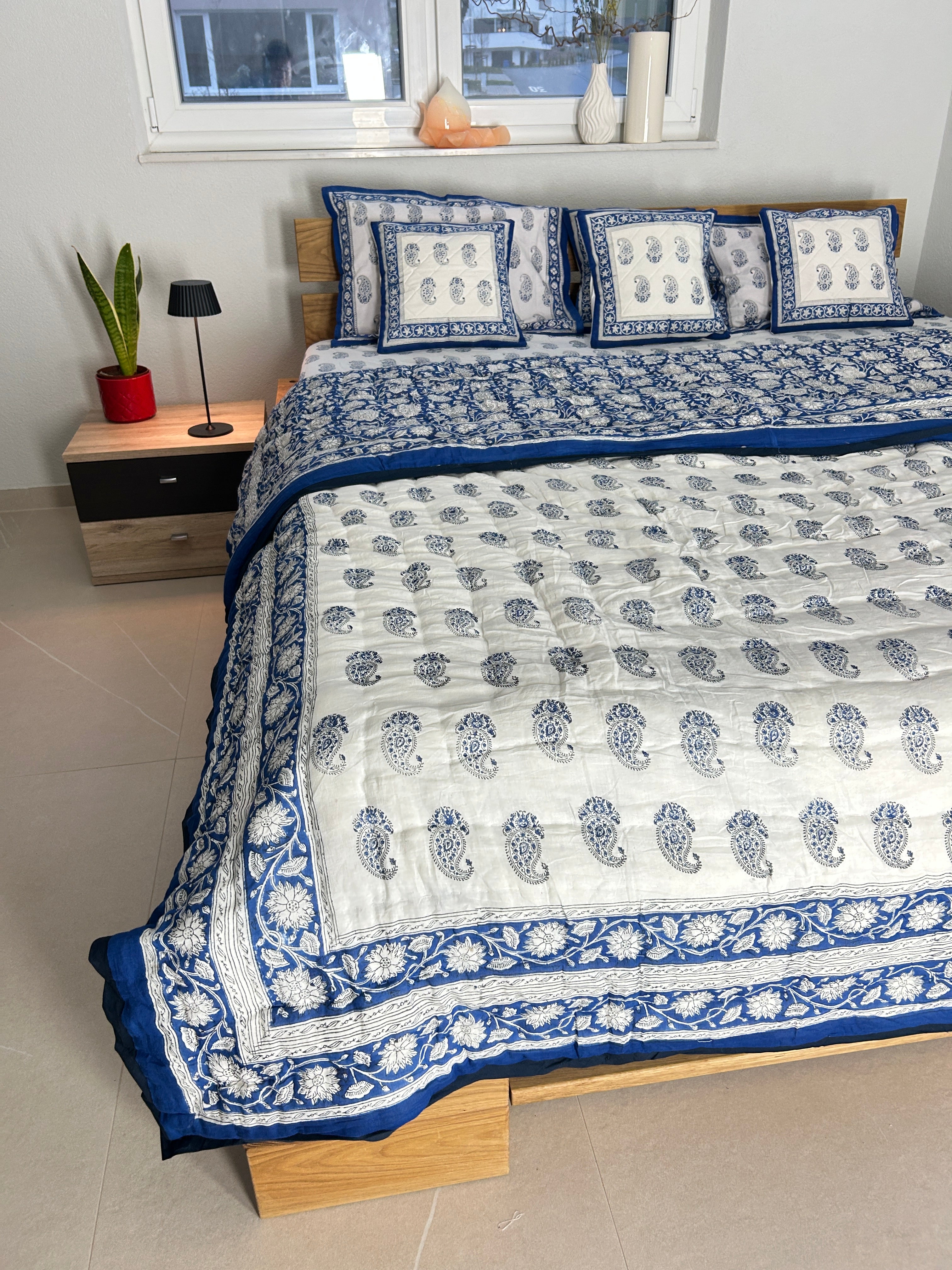 Handgeblockte Jaipuri-Steppdecke (Doppelbett) – Indigoblau