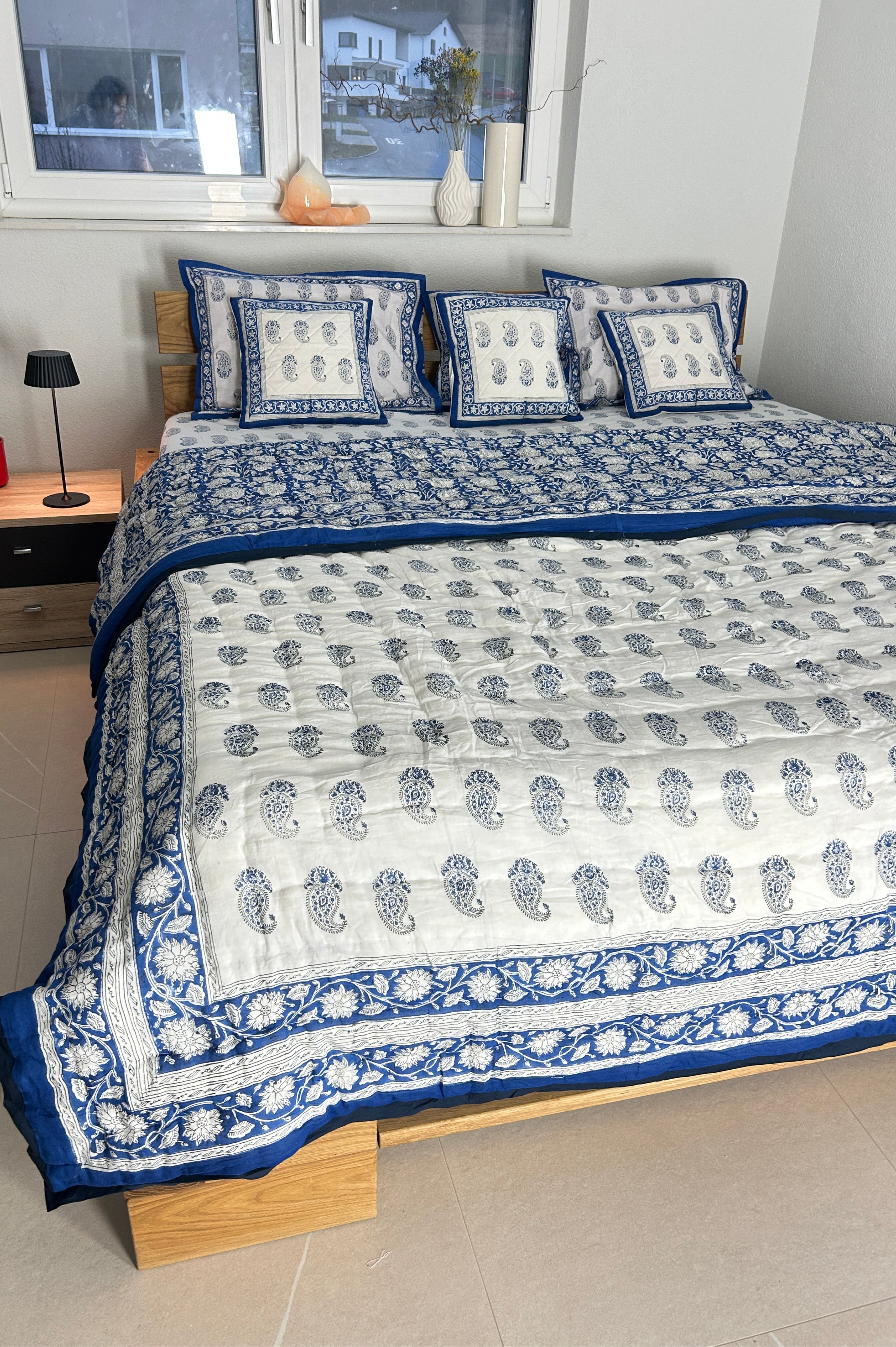 Handgeblockte Jaipuri-Steppdecke (Doppelbett) – Indigoblau