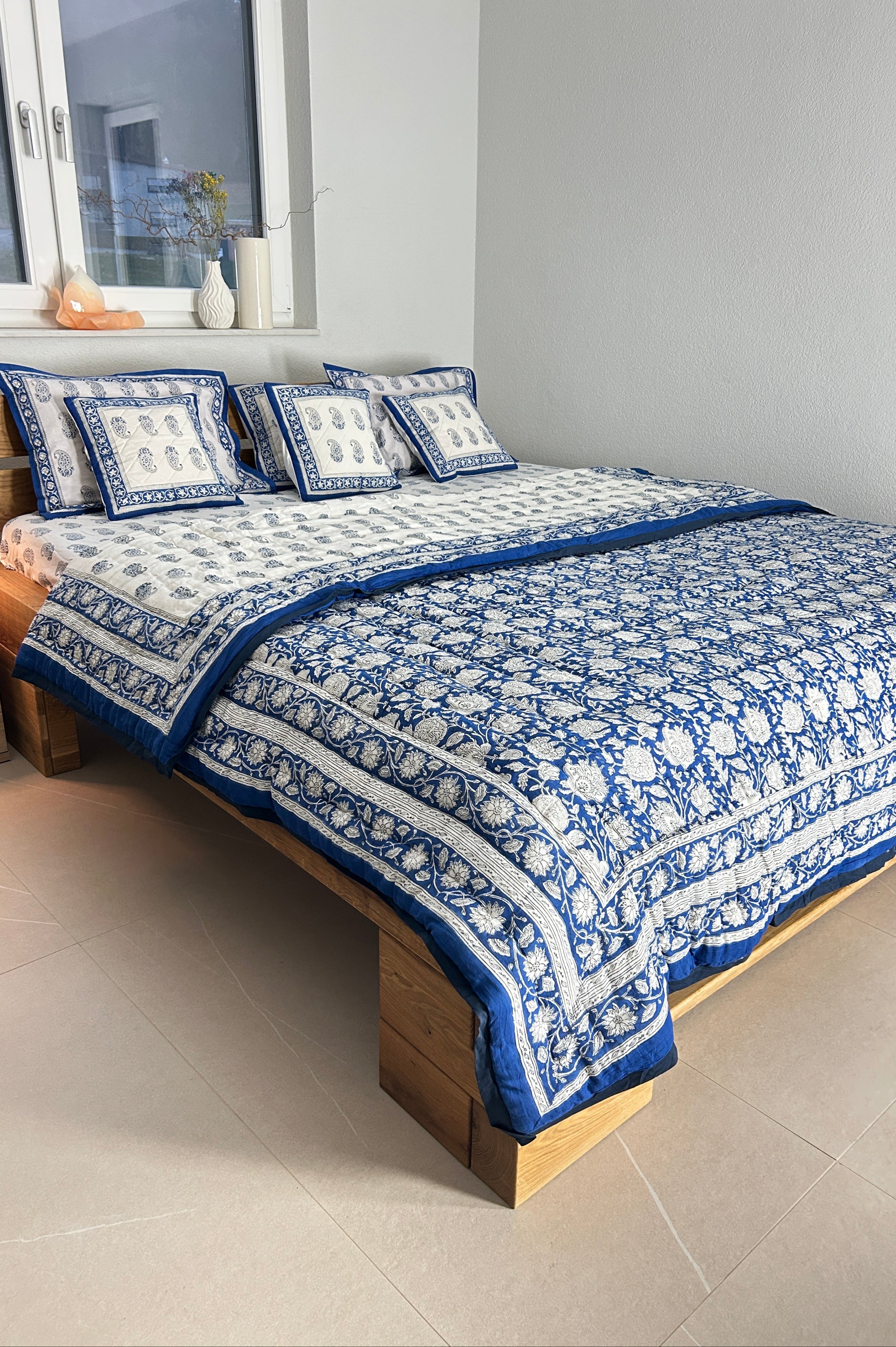 Handgeblockte Jaipuri-Steppdecke (Doppelbett) – Indigoblau