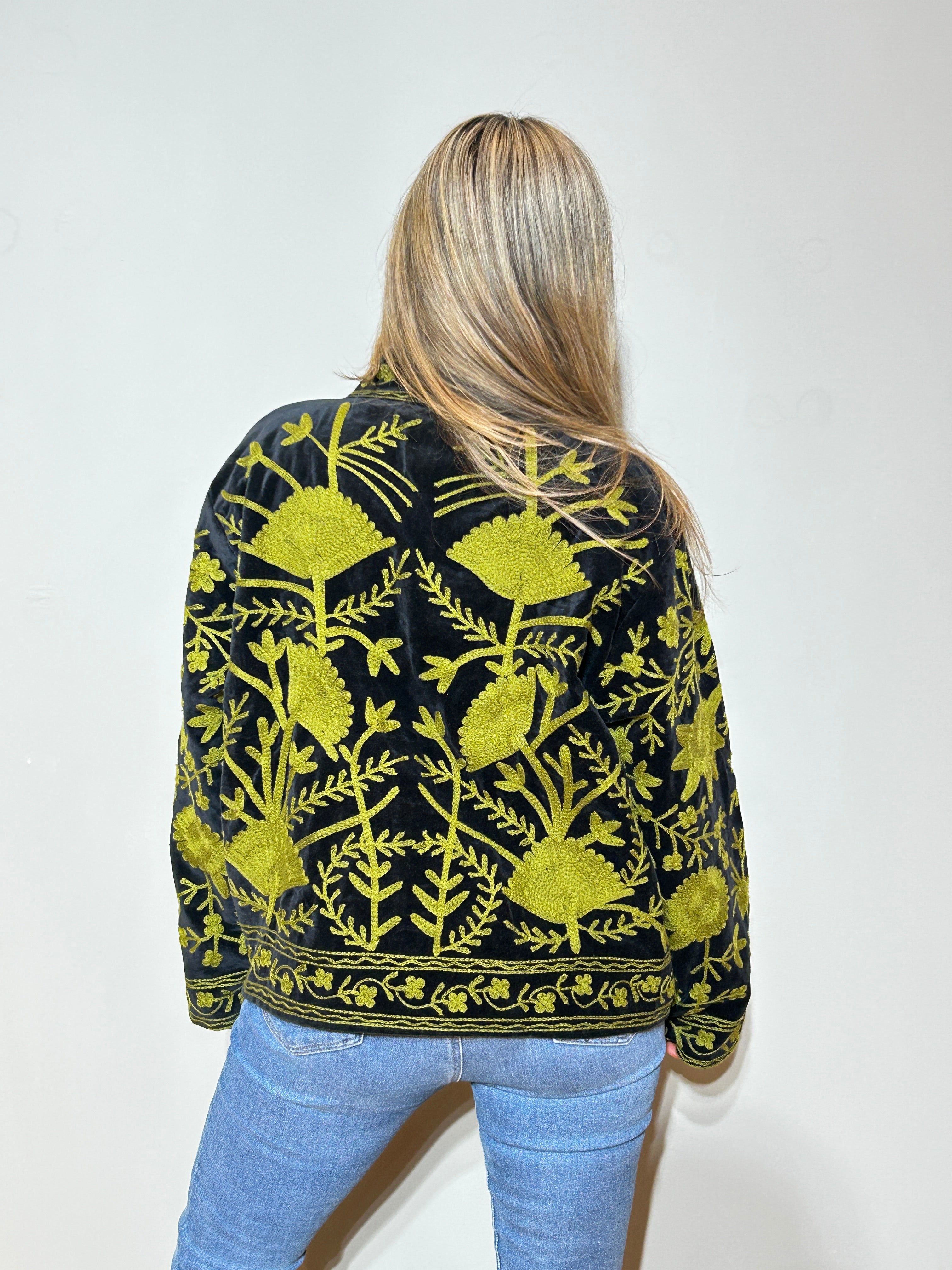 Handbestickte Suzani-Samtjacke – Waldgrün
