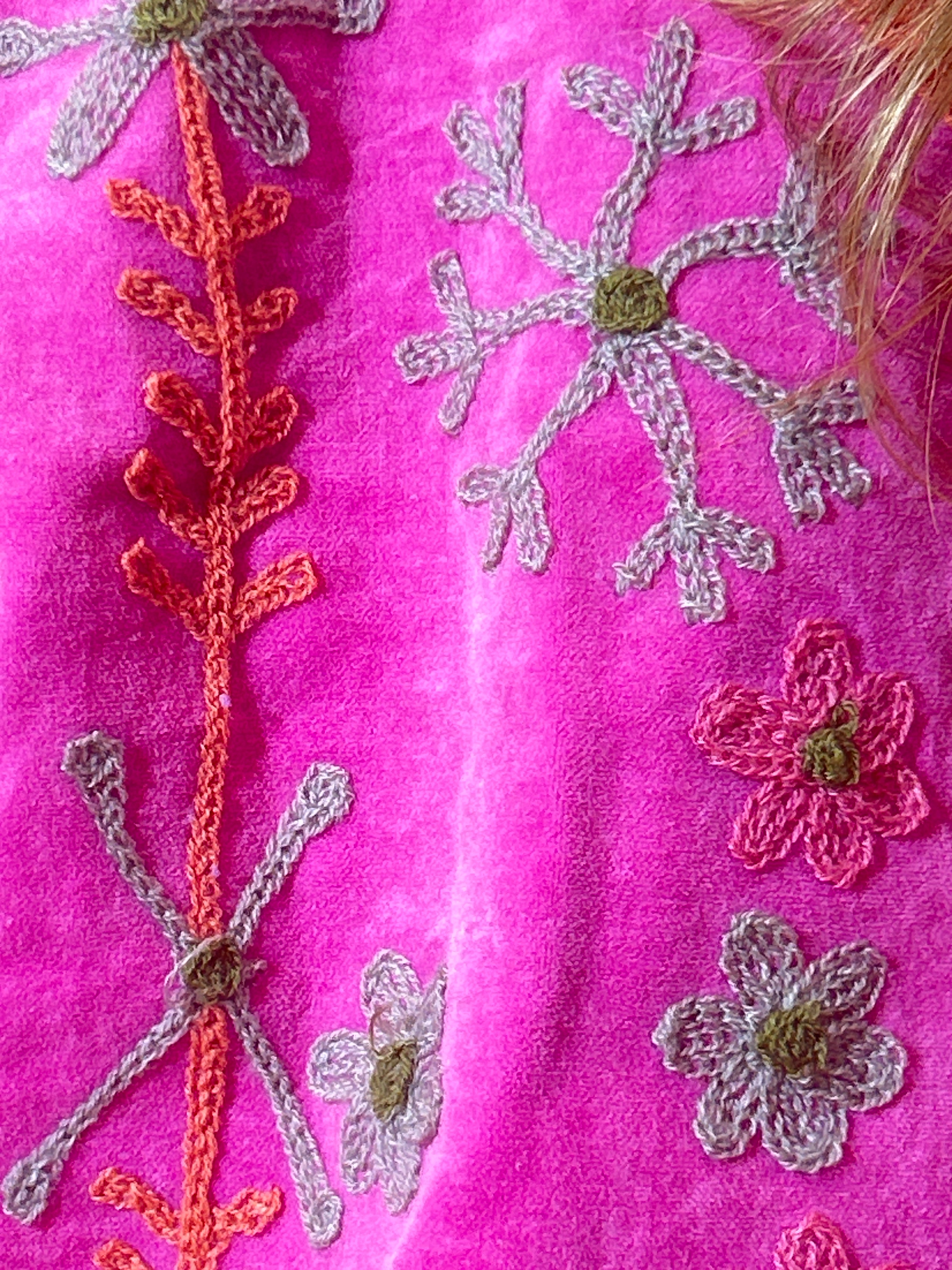 Roua-Pink Handbestickte Samt-Suzani-Jacke