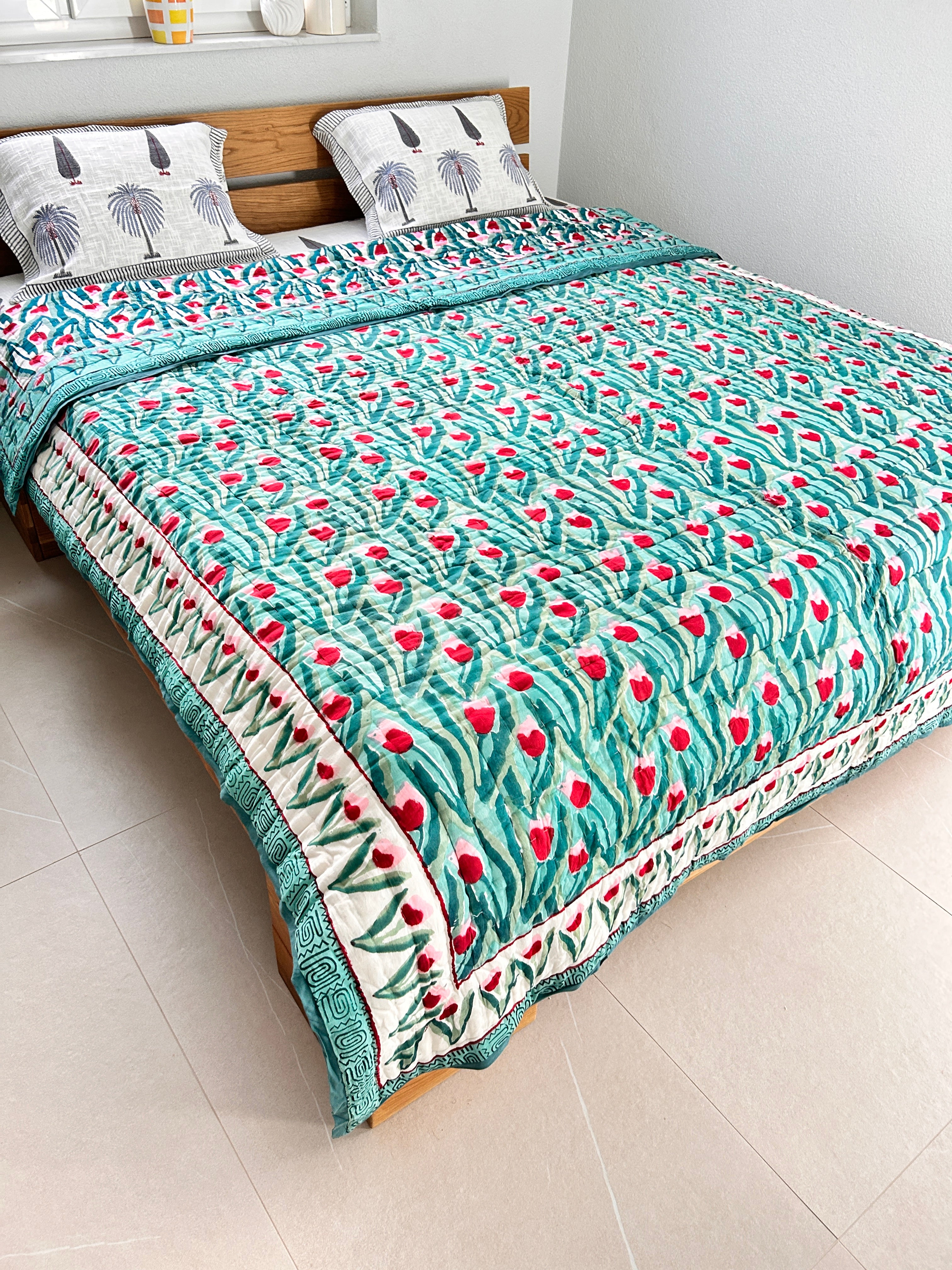 Handbedruckte Wendesteppdecke (Doppelbett) – Türkise Tulpe