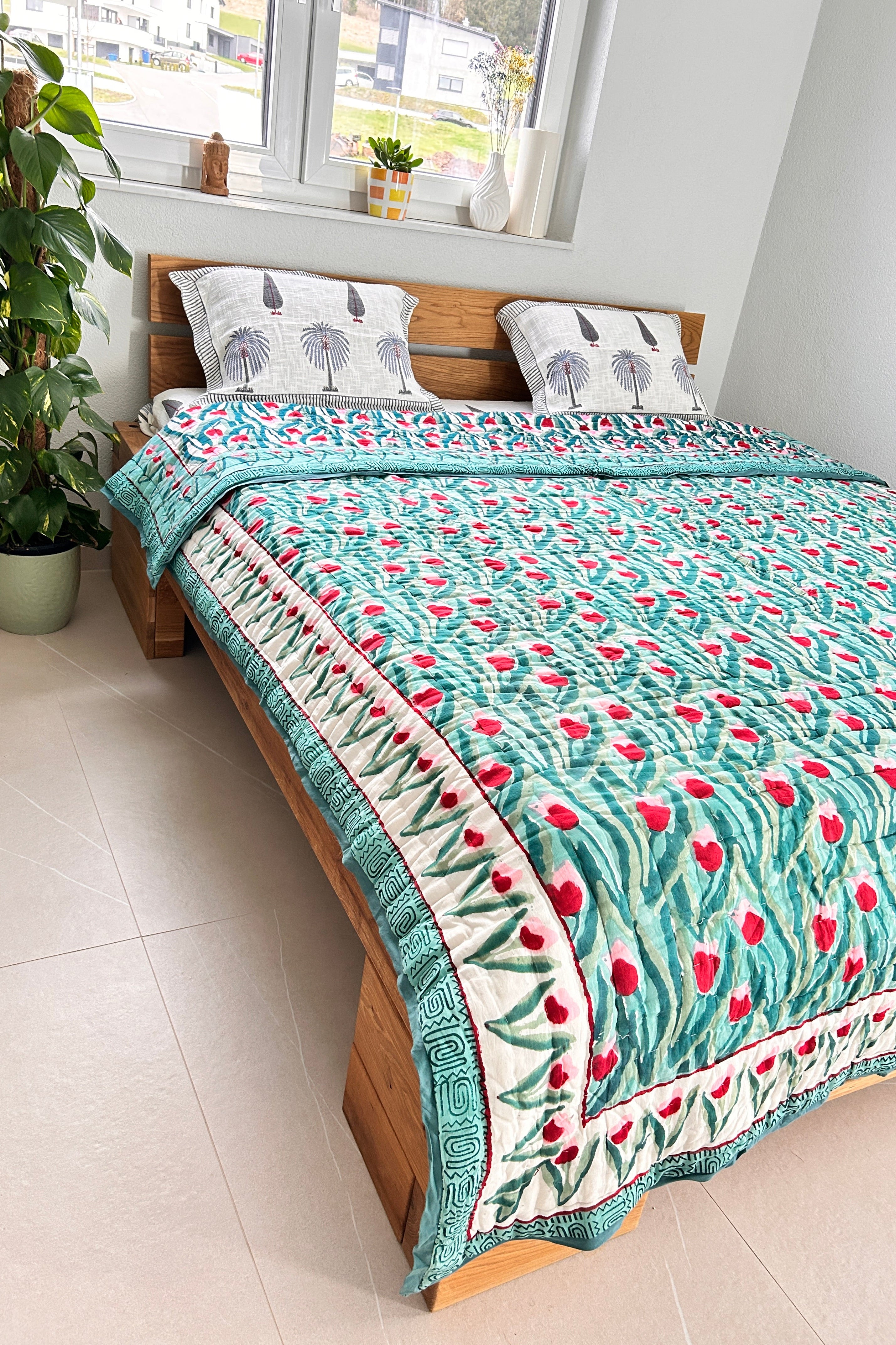 Handbedruckte Wendesteppdecke (Doppelbett) – Türkise Tulpe