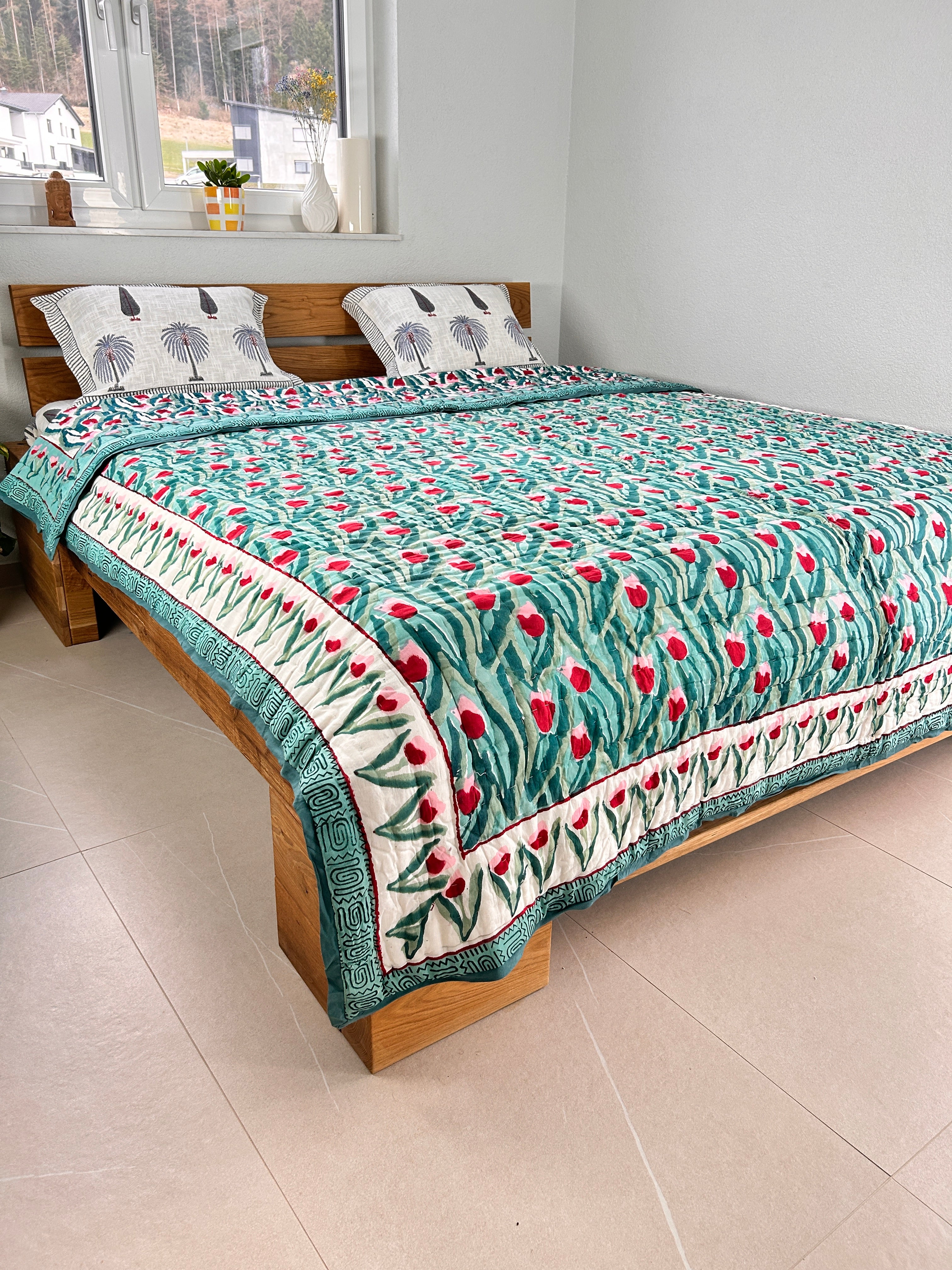 Handbedruckte Wendesteppdecke (Doppelbett) – Türkise Tulpe