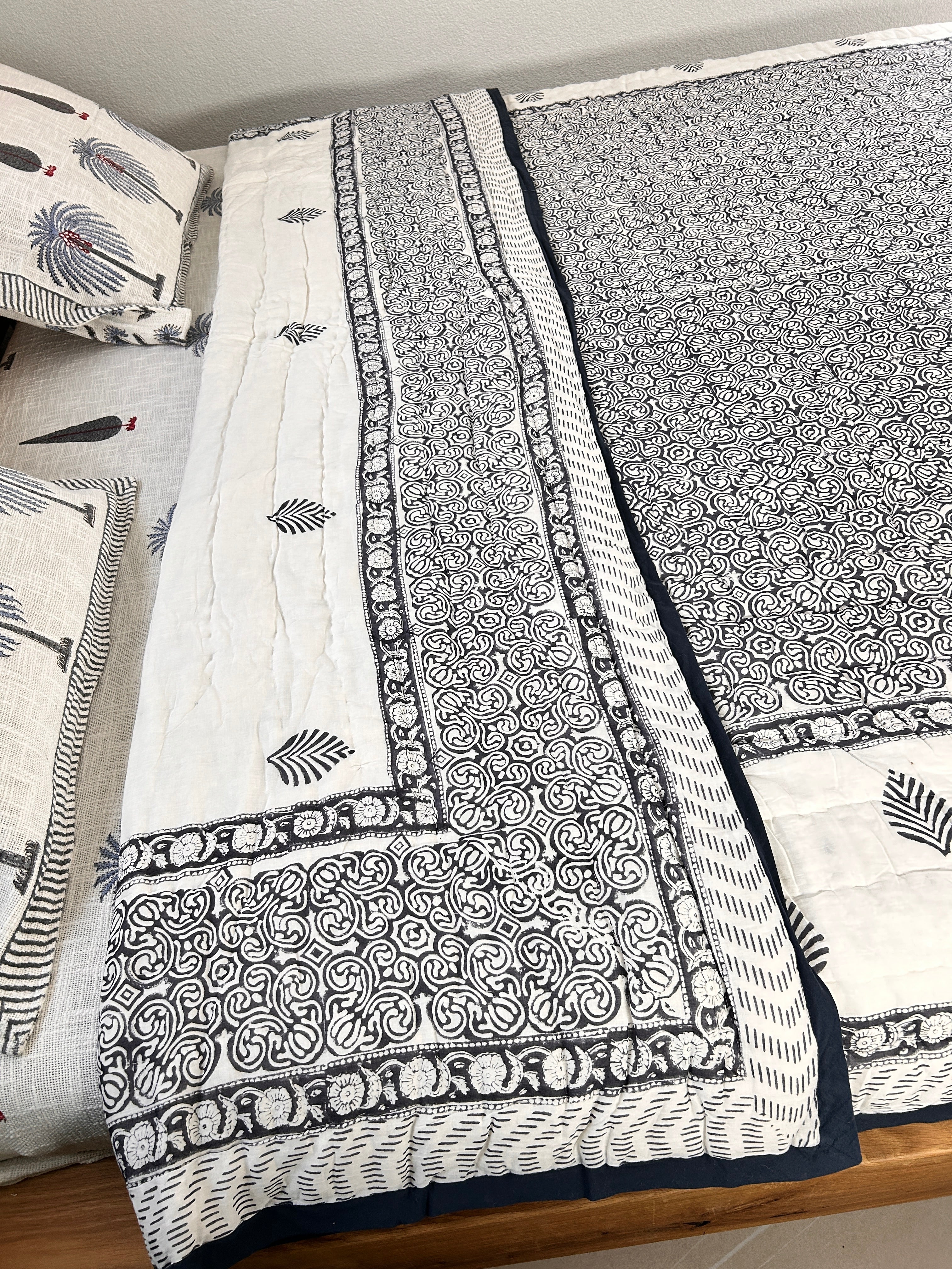 Handbedruckte Wendesteppdecke (Doppelbett) – Navy Fern