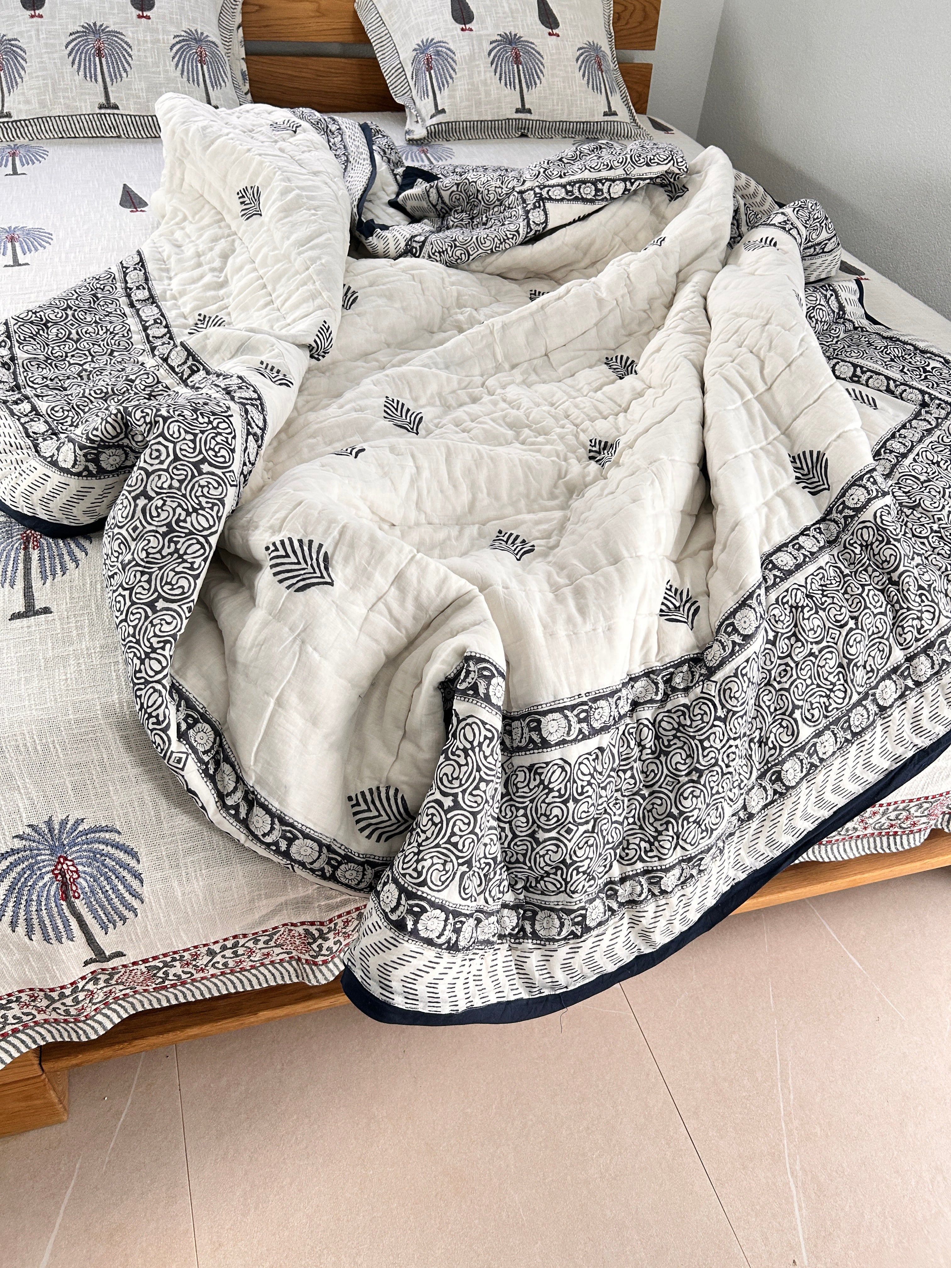 Handbedruckte Wendesteppdecke (Doppelbett) – Navy Fern