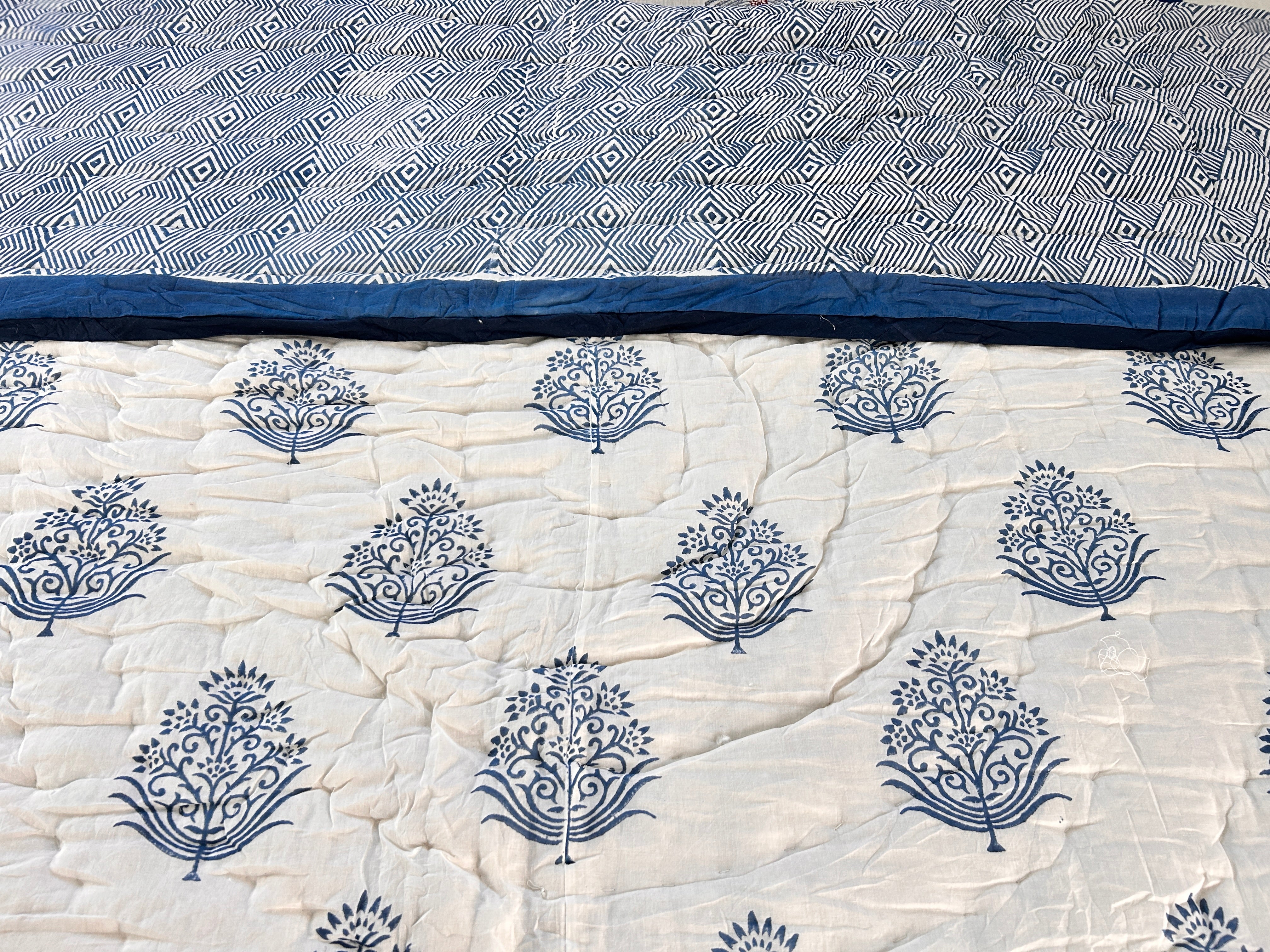 Handgeblockter Wendequilt (Doppelbett) – Navy Lebensbaum