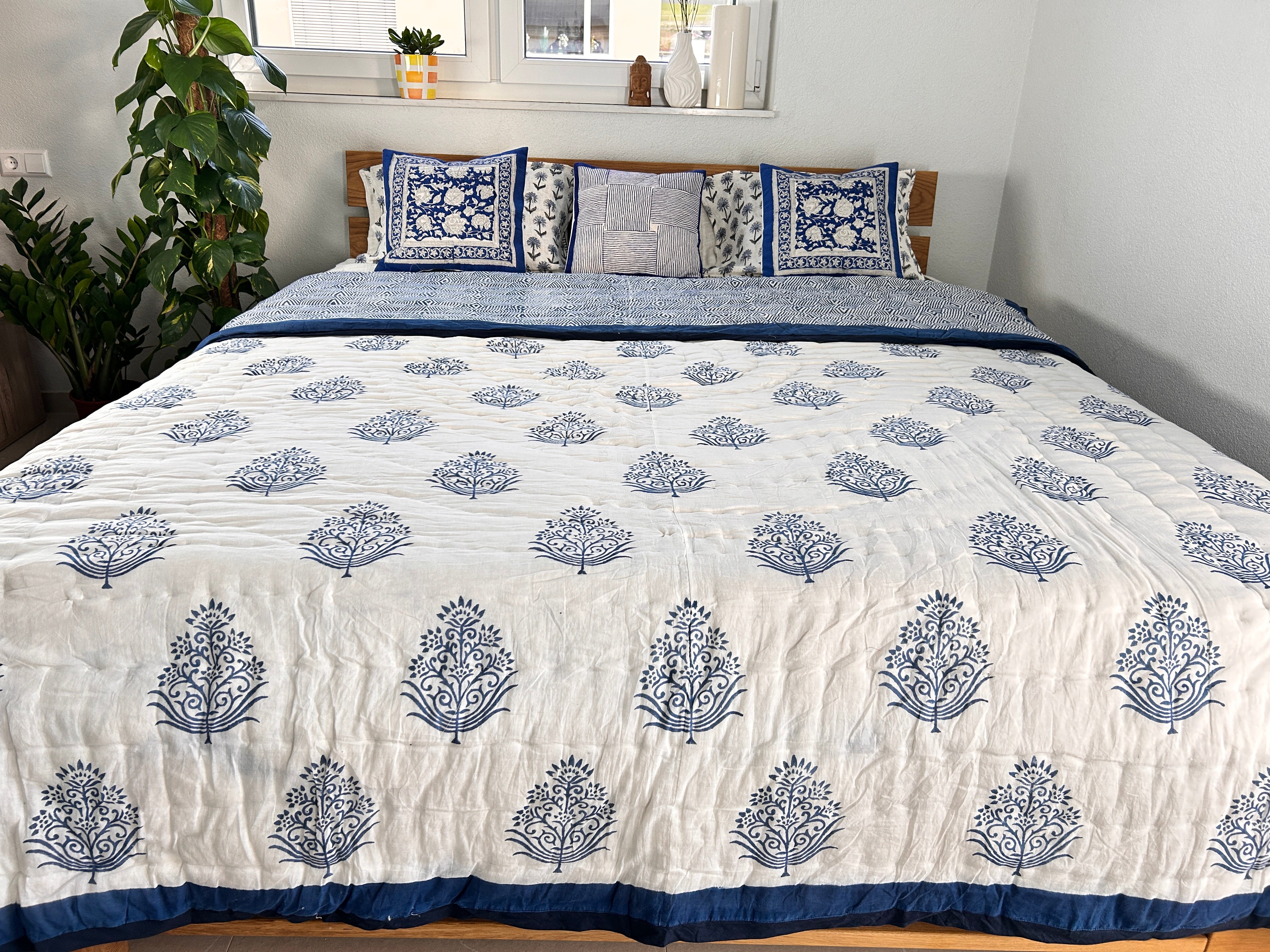 Handgeblockter Wendequilt (Doppelbett) – Navy Lebensbaum