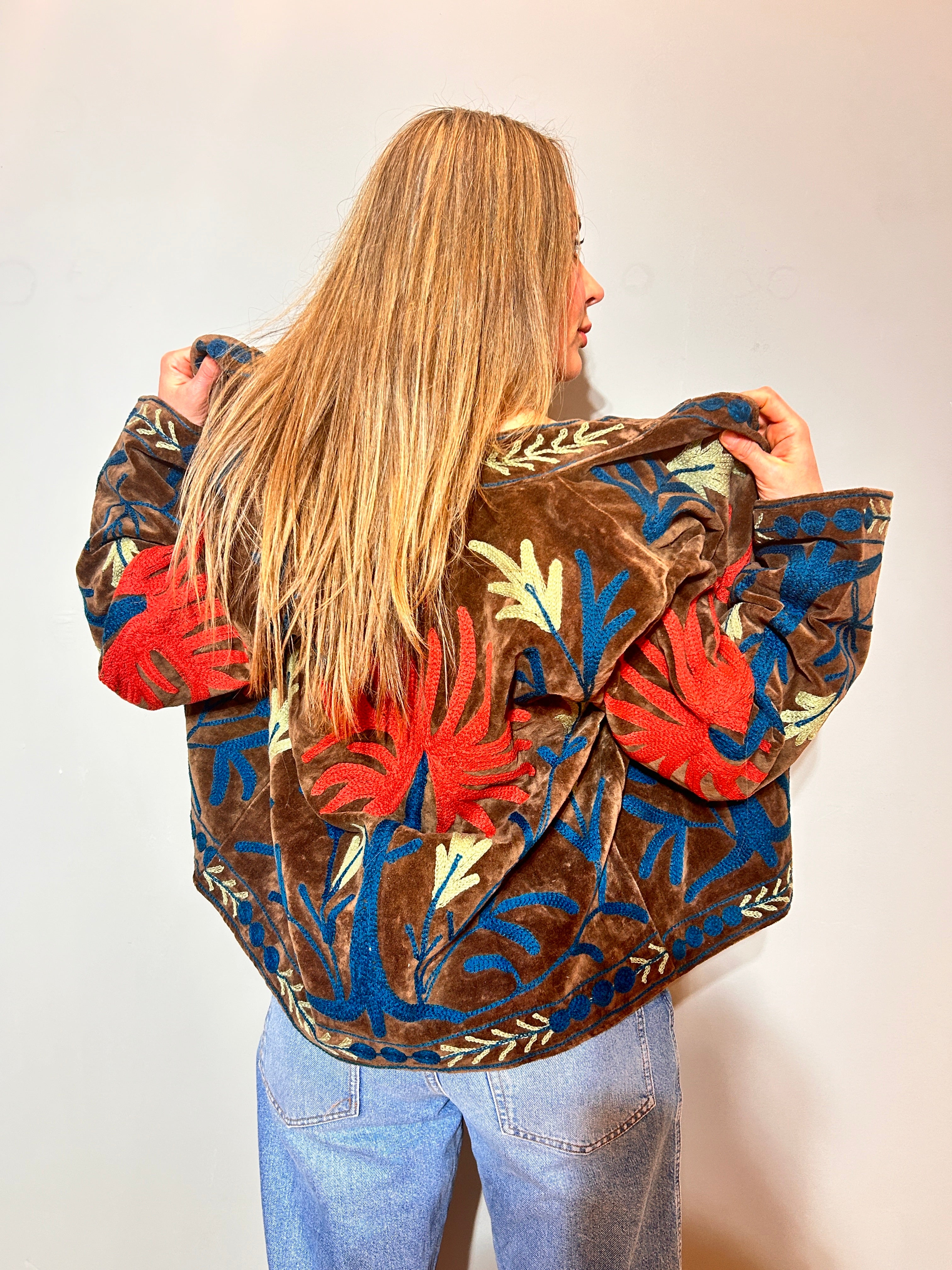 Türkisblaue folkloristische handbestickte Suzani-Jacke aus Samt
