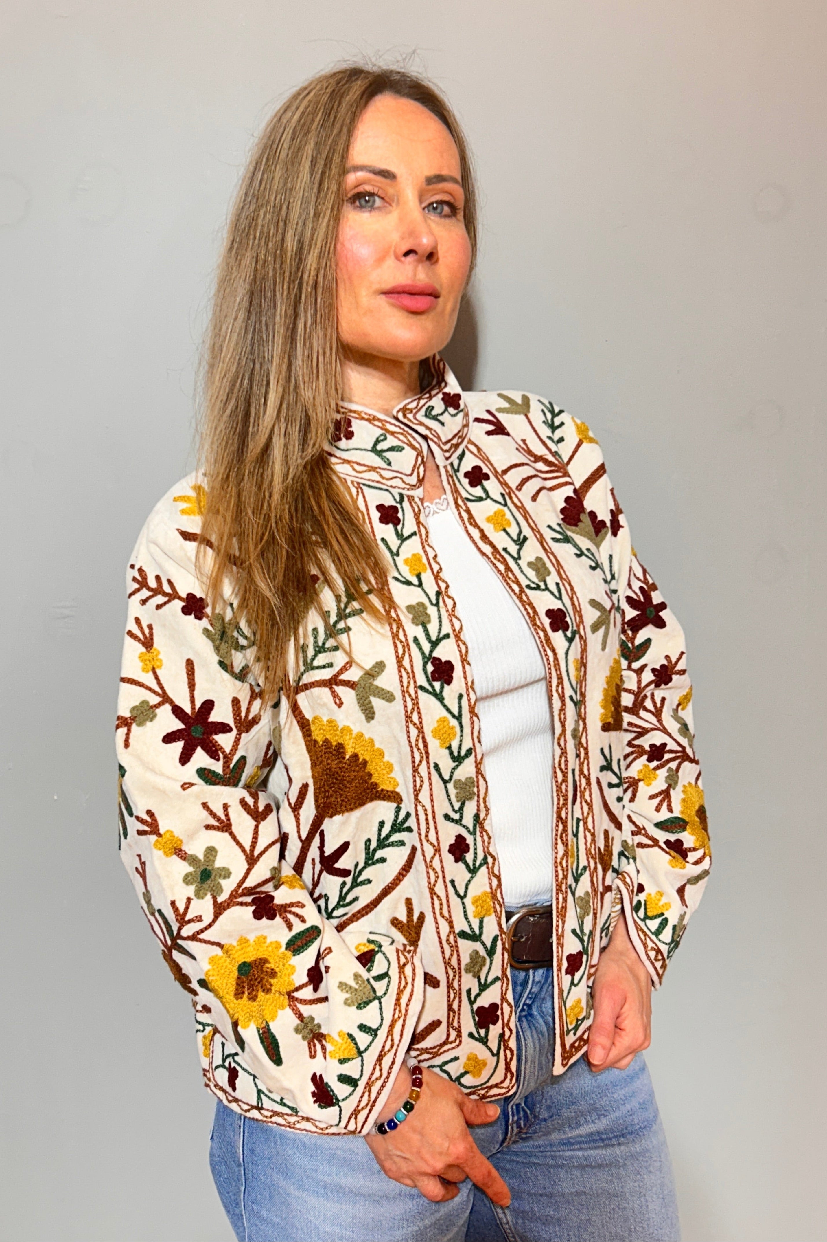 Suzani Handbestickte Baumwolljacke – Elfenbein Sonnenblume & Blüte