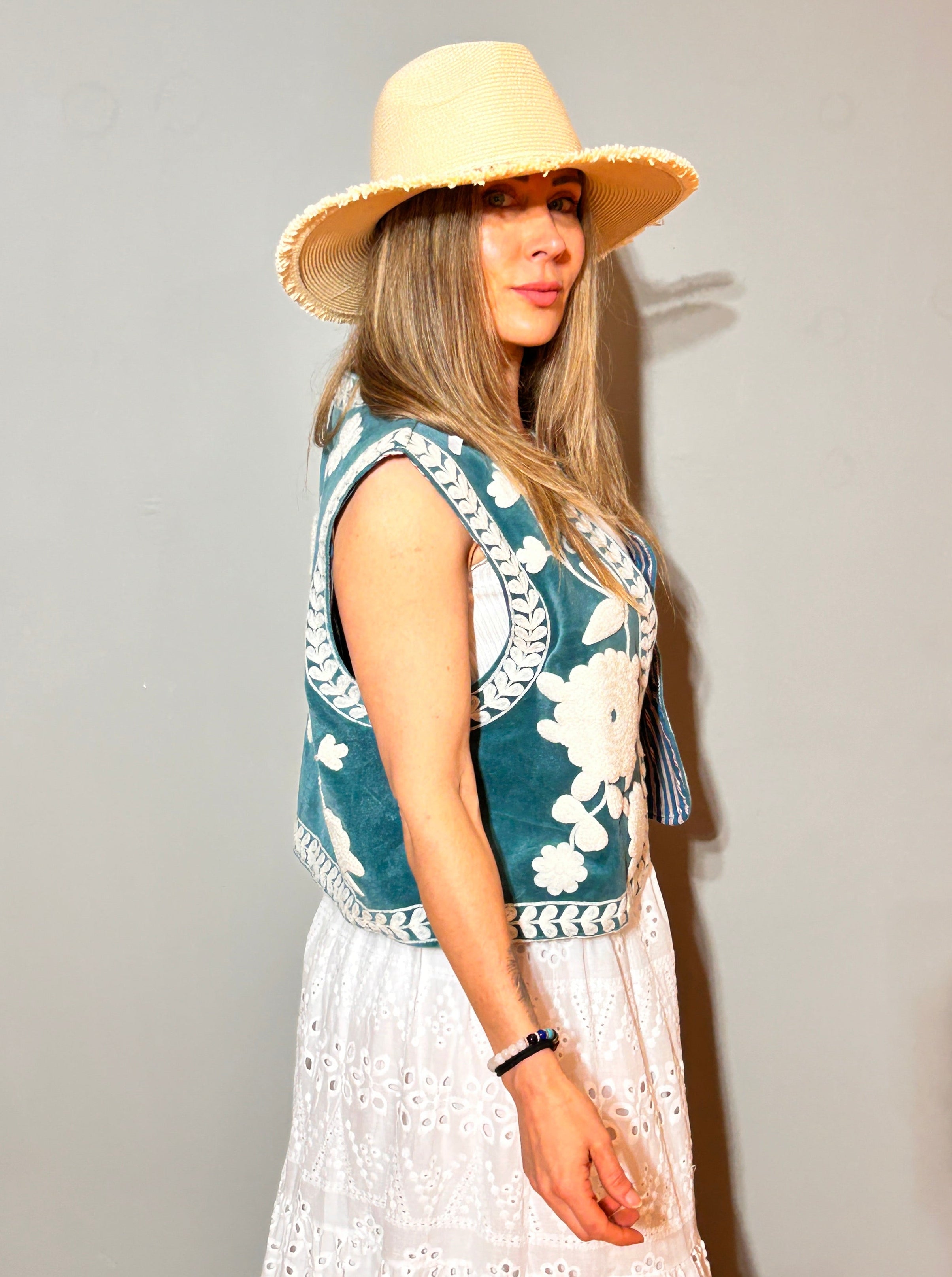Suzani Hand-Embroidered Velvet Vest – Teal Folk Bloom