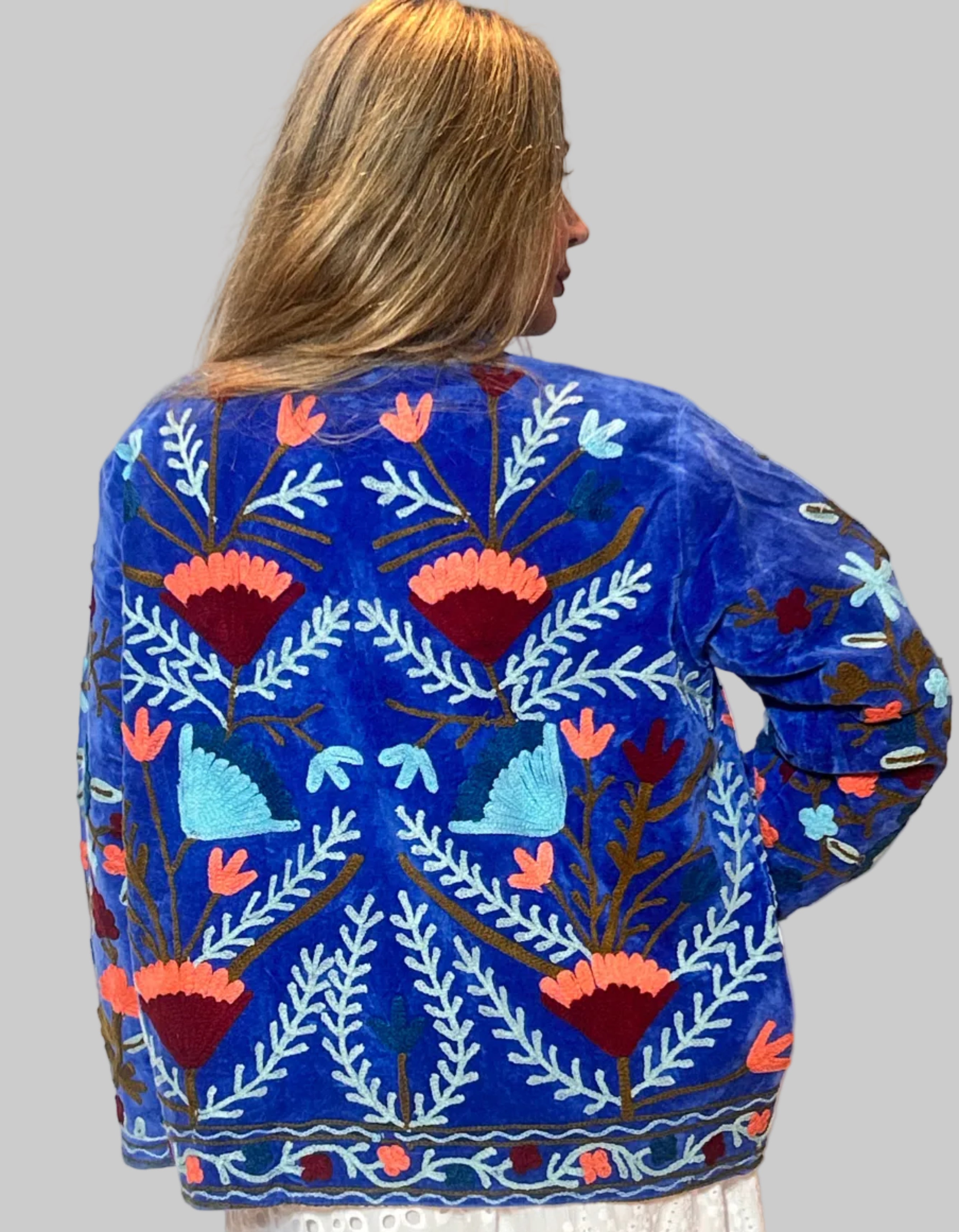 Suzani Handbestickte Samtjacke – Kobaltblauer Garten