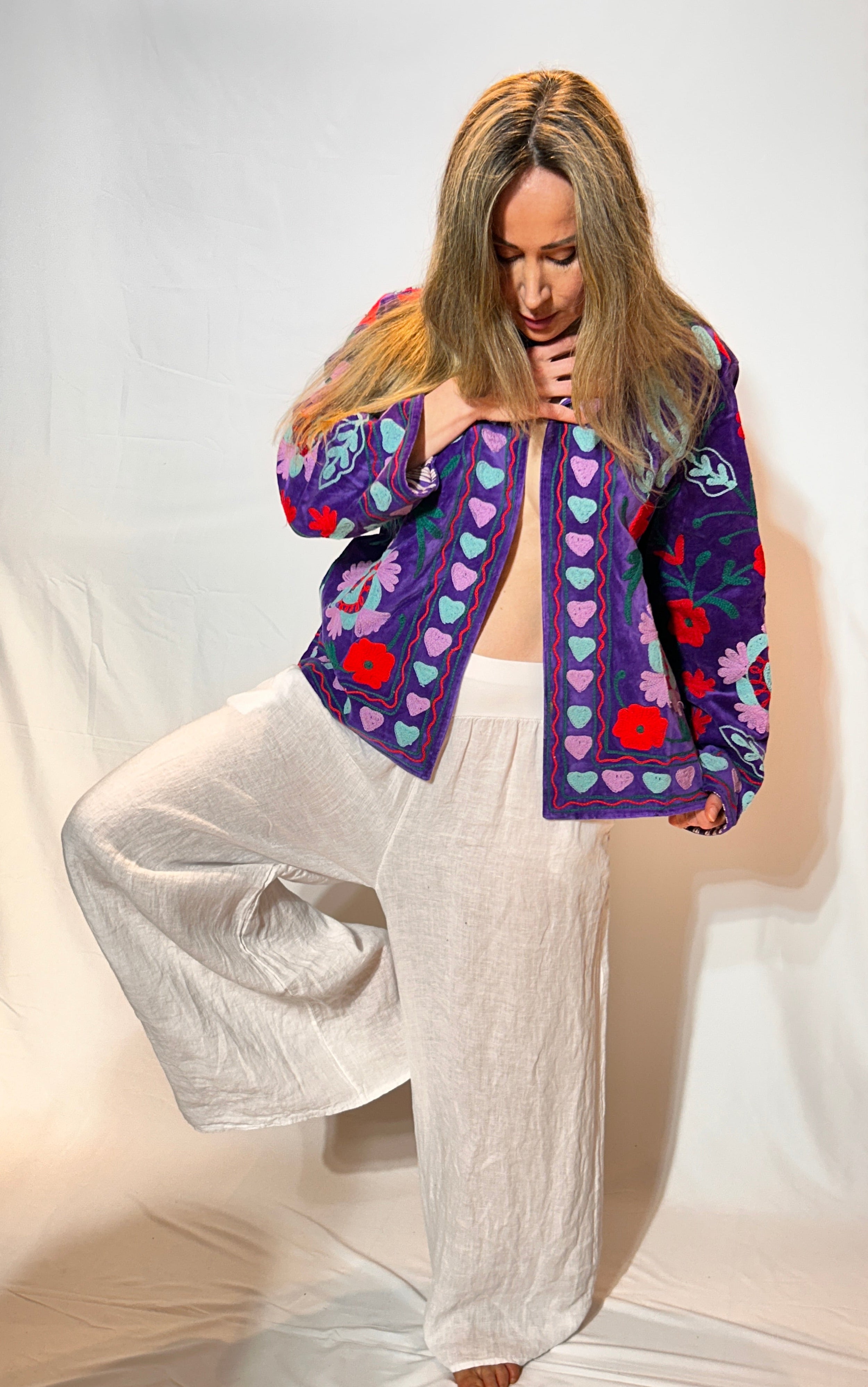 Suzani Handbestickte Jacke – Königliches Purpurherz & Mohn