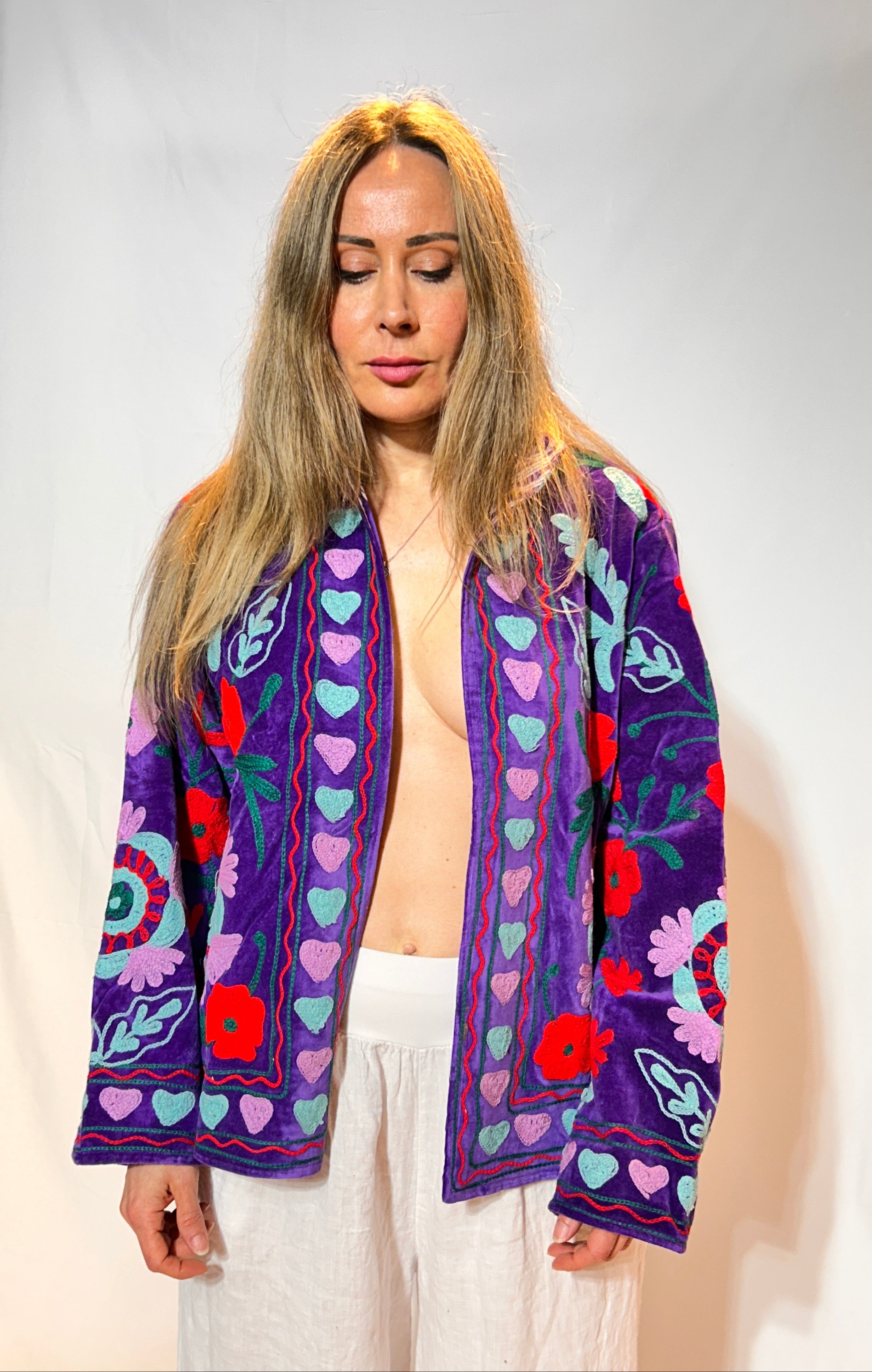 Suzani Handbestickte Jacke – Königliches Purpurherz & Mohn