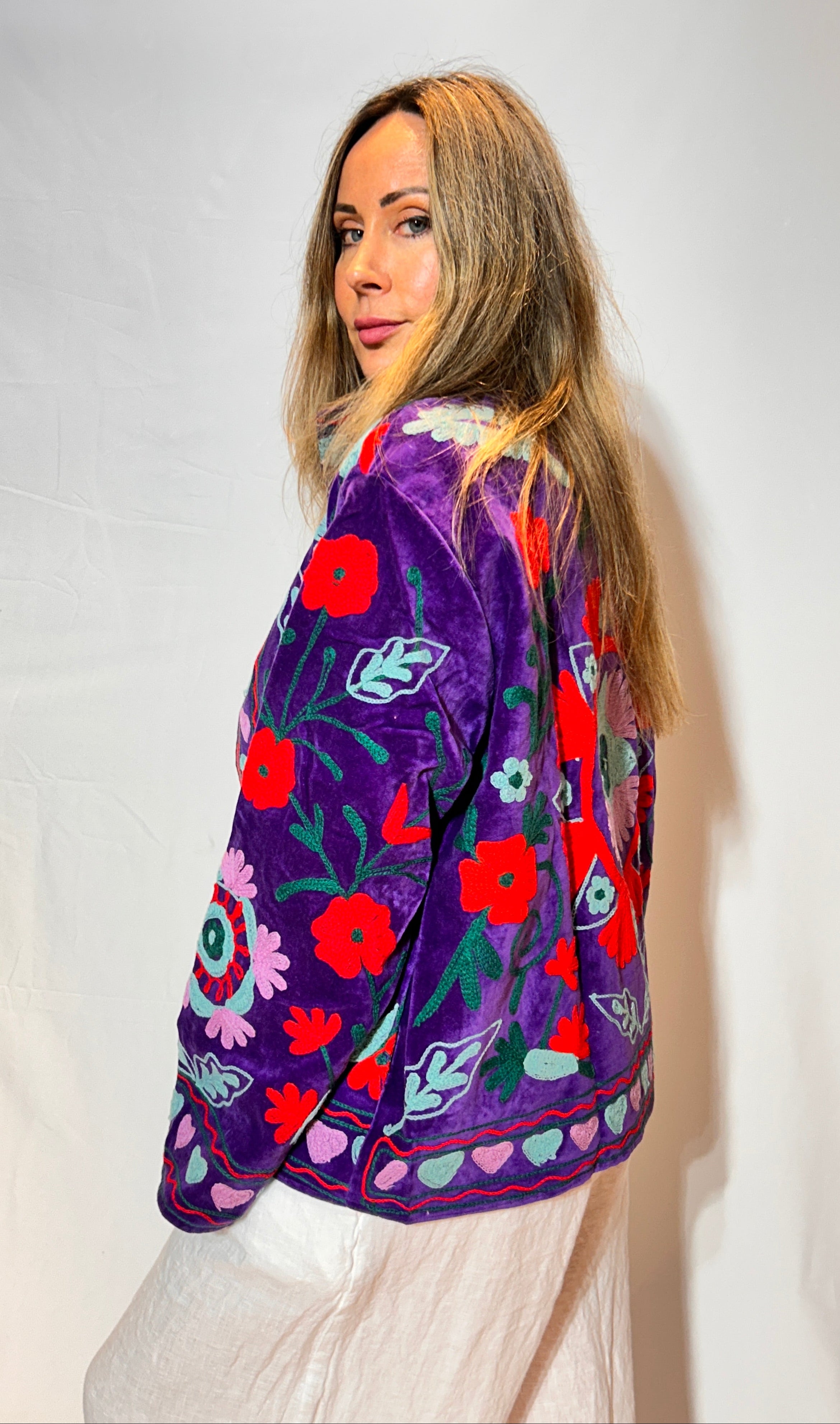 Suzani Handbestickte Jacke – Königliches Purpurherz & Mohn