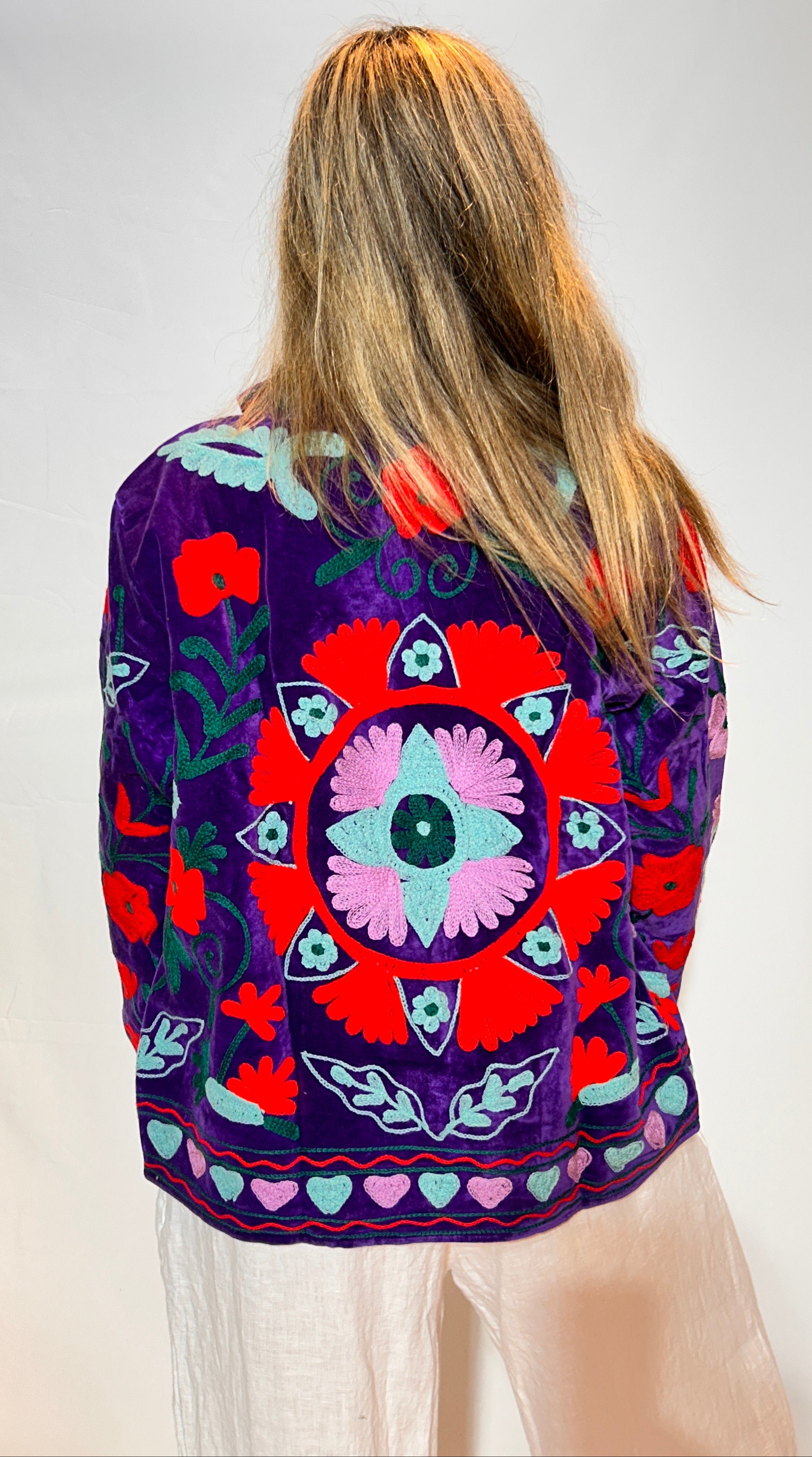 Suzani Handbestickte Jacke – Königliches Purpurherz & Mohn