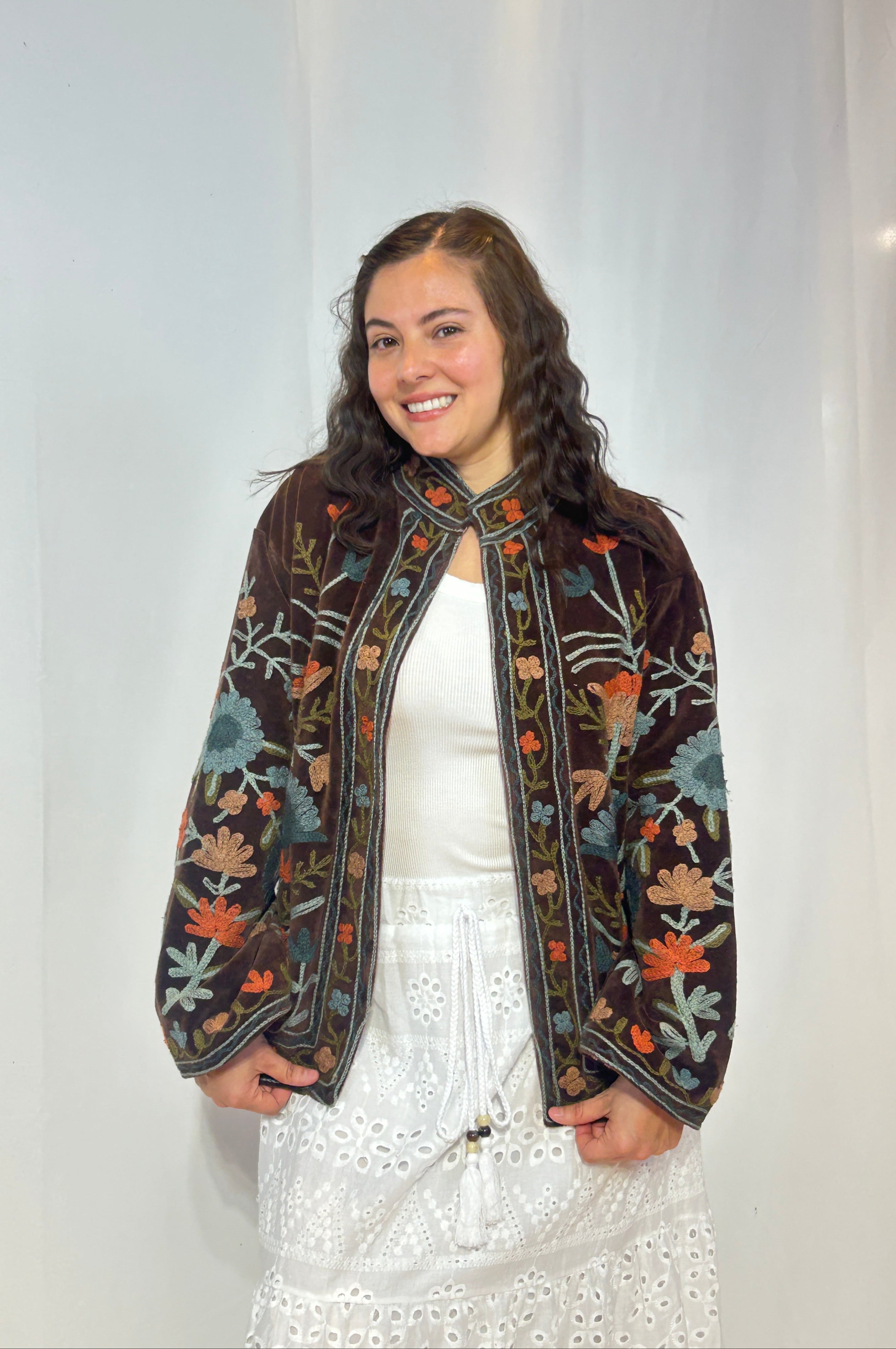 Suzani Samtjacke, handbestickt – Espresso Wild Meadow