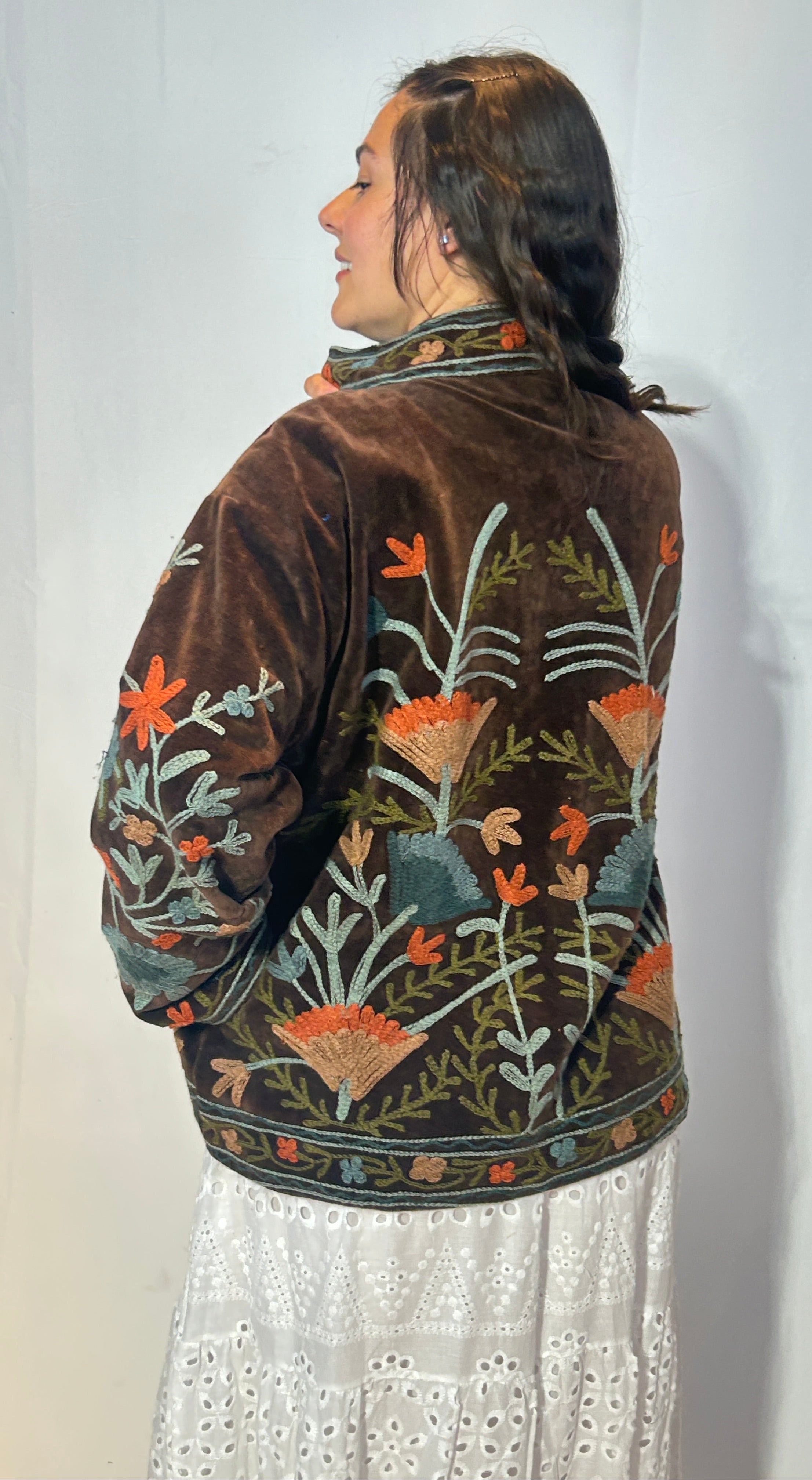 Suzani Samtjacke, handbestickt – Espresso Wild Meadow