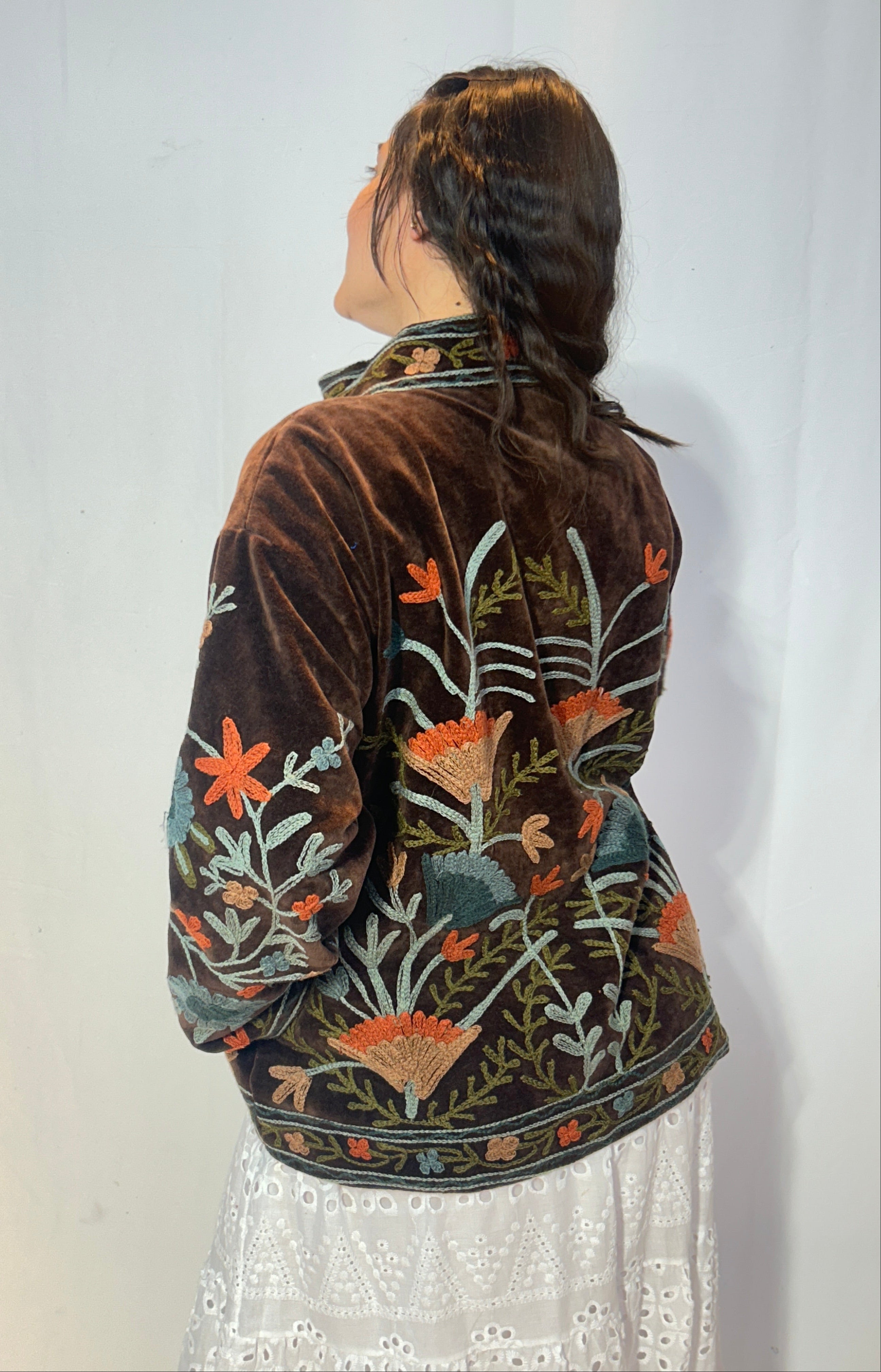 Suzani Samtjacke, handbestickt – Espresso Wild Meadow
