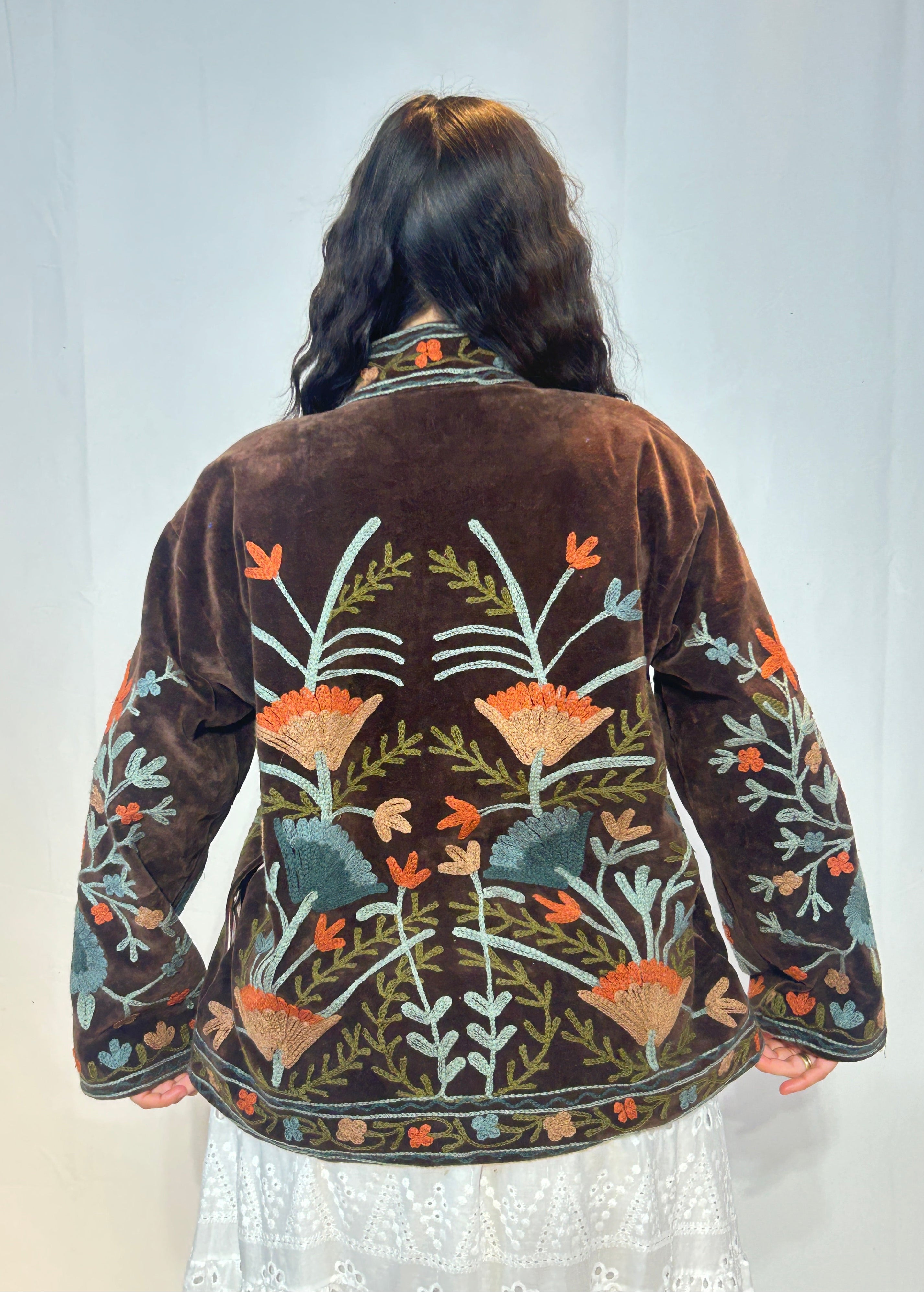 Suzani Samtjacke, handbestickt – Espresso Wild Meadow