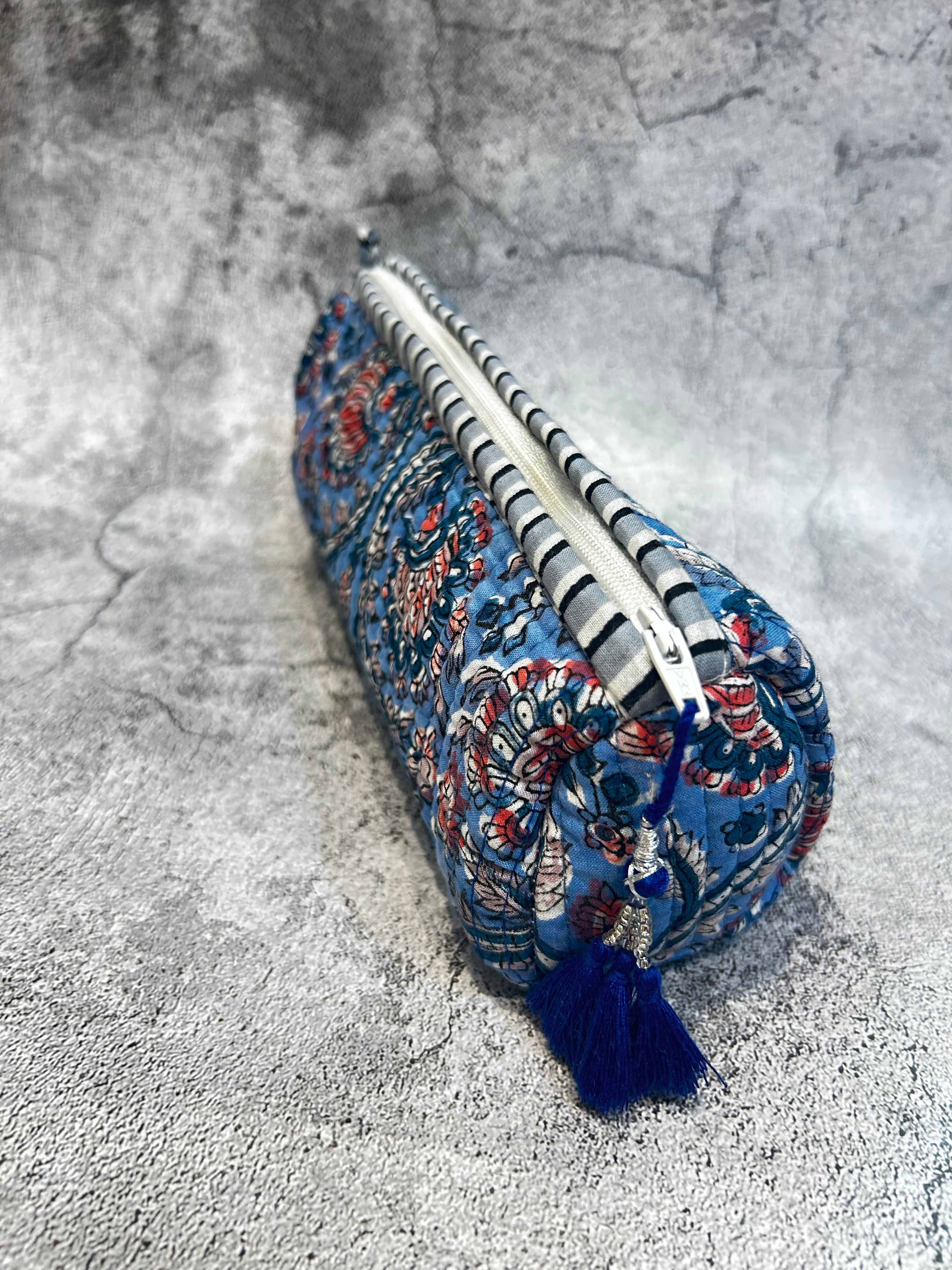Handgefertigtes Mäppchen mit Blockdruck