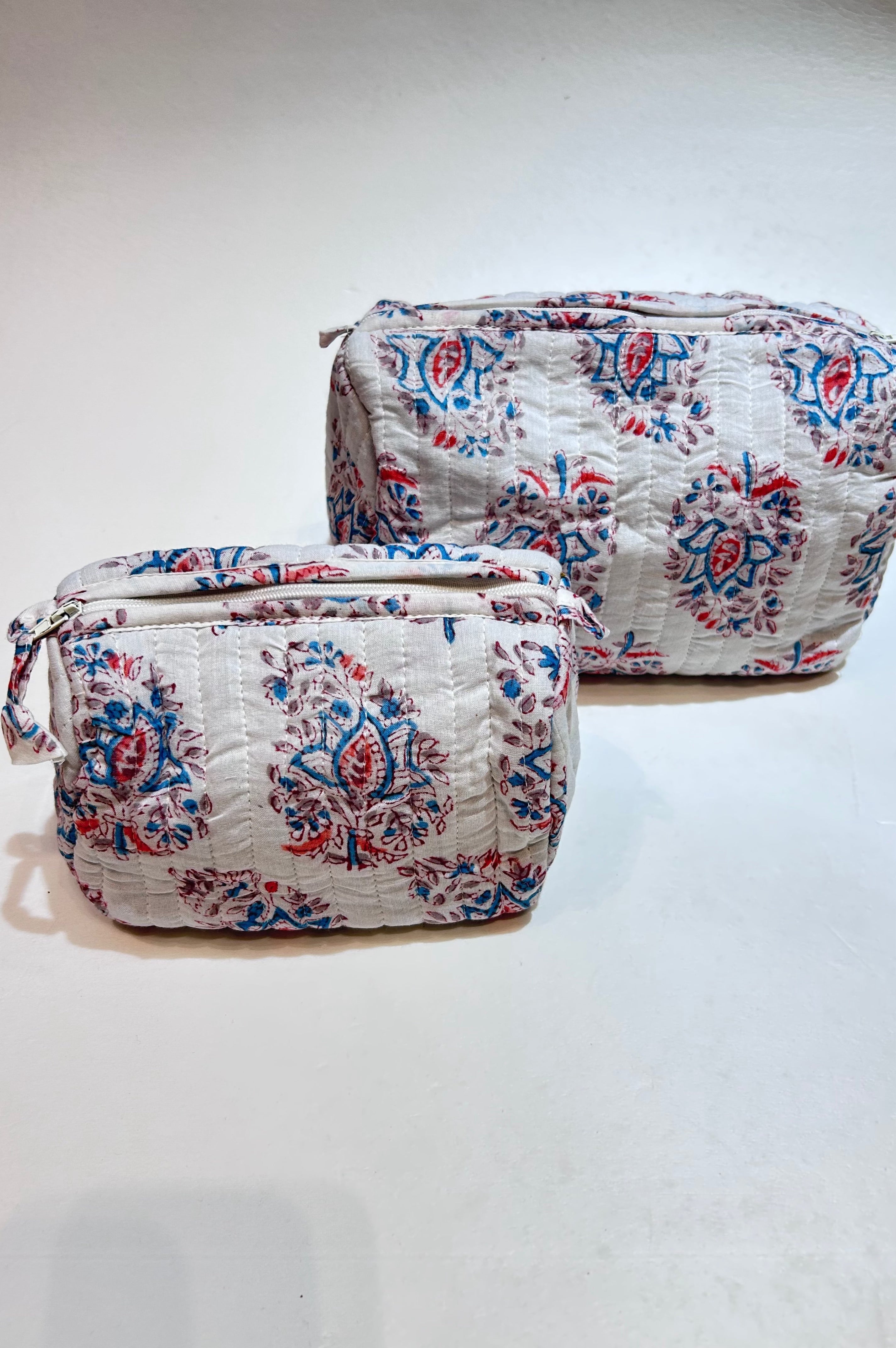 Elfenbeinblüten Gestepptes Reißverschluss-Taschen-Set