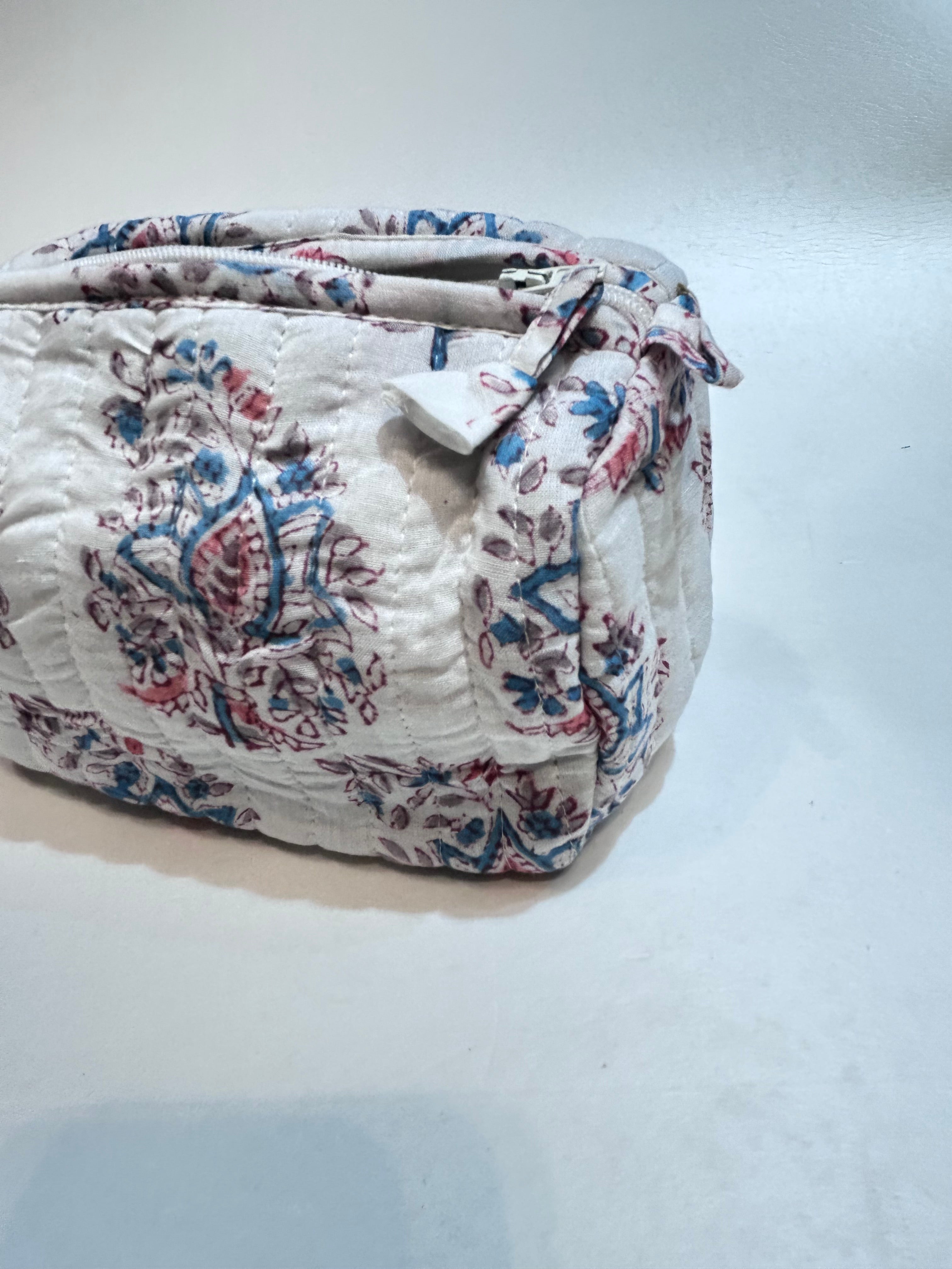 Elfenbeinblüten Gestepptes Reißverschluss-Taschen-Set