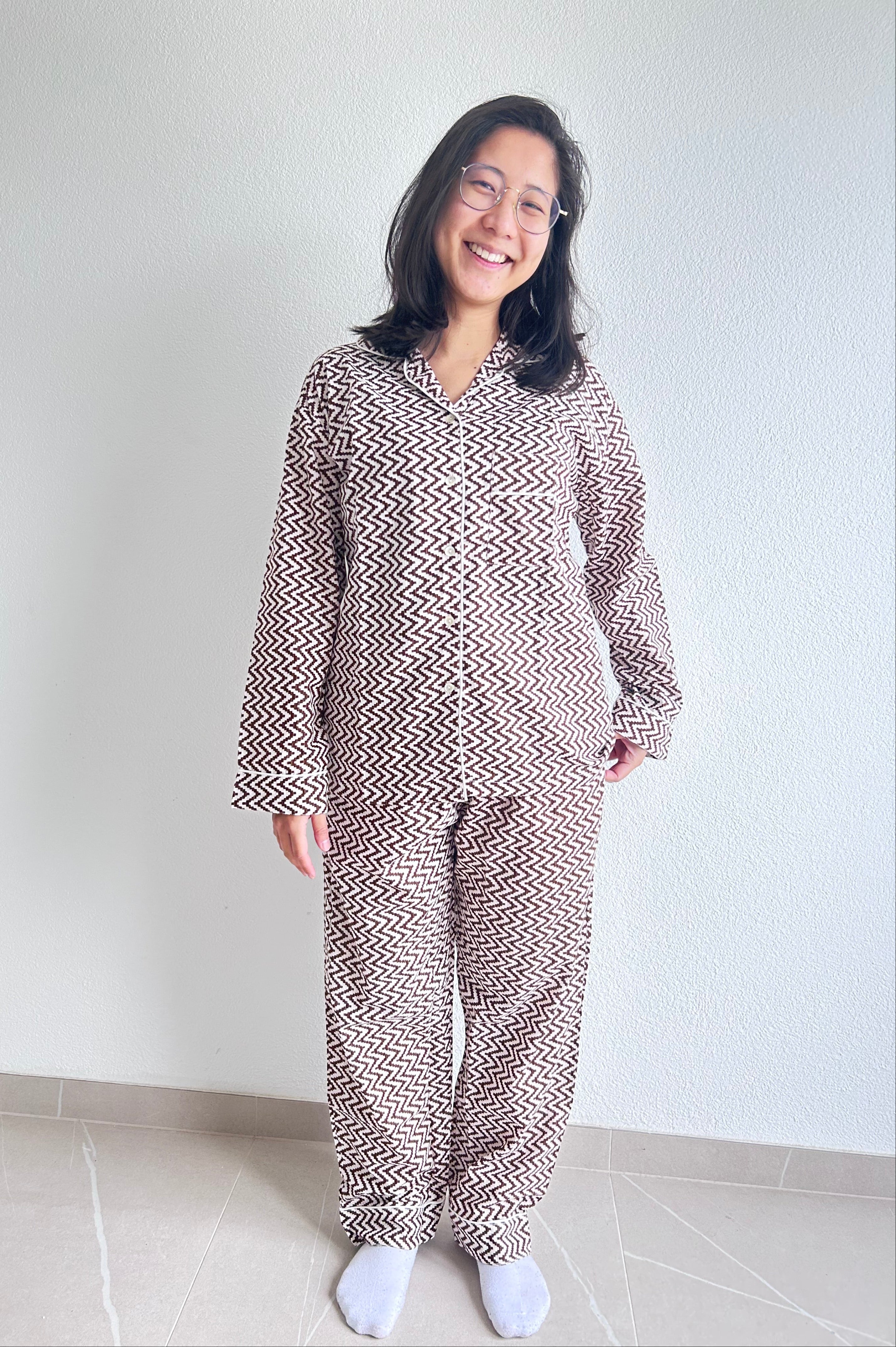 Brauner Mirage-Pyjama mit Handblockdruck