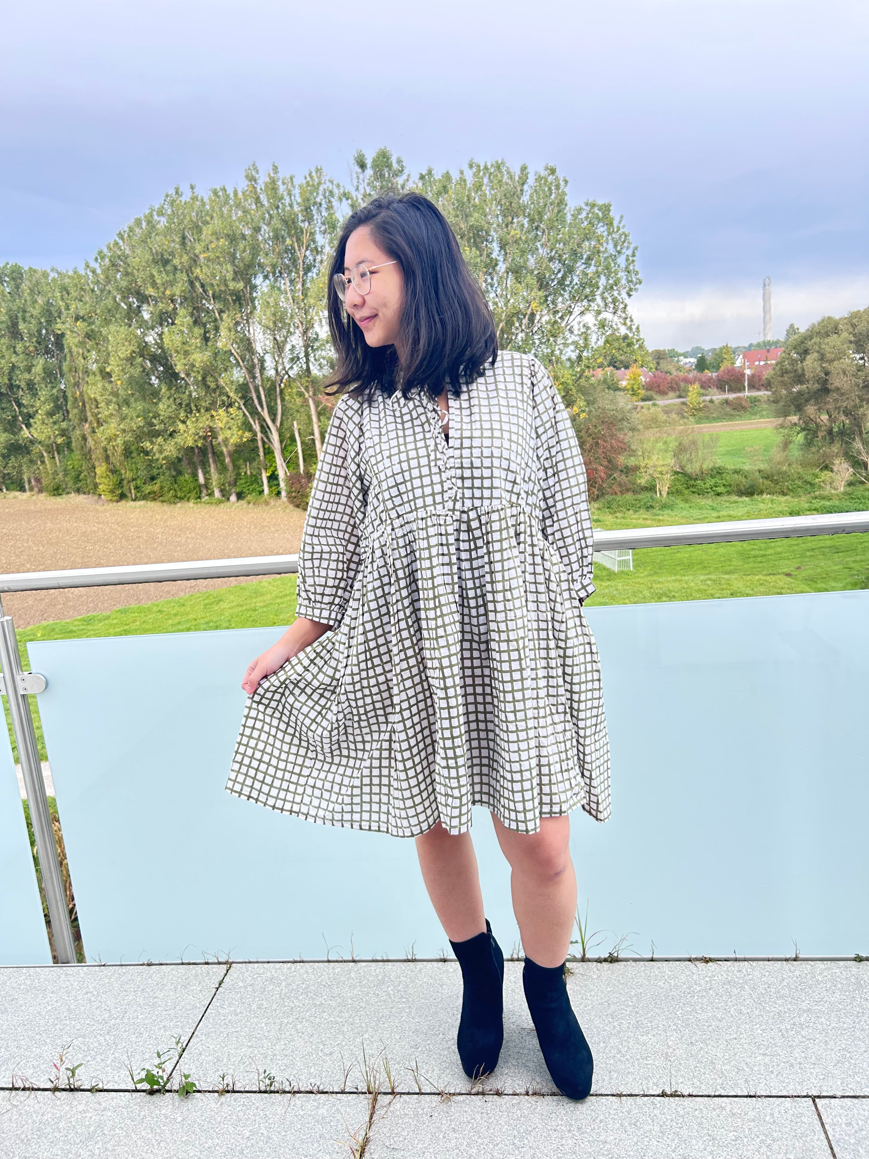 Olive Grid Handgeblocktes Kleid