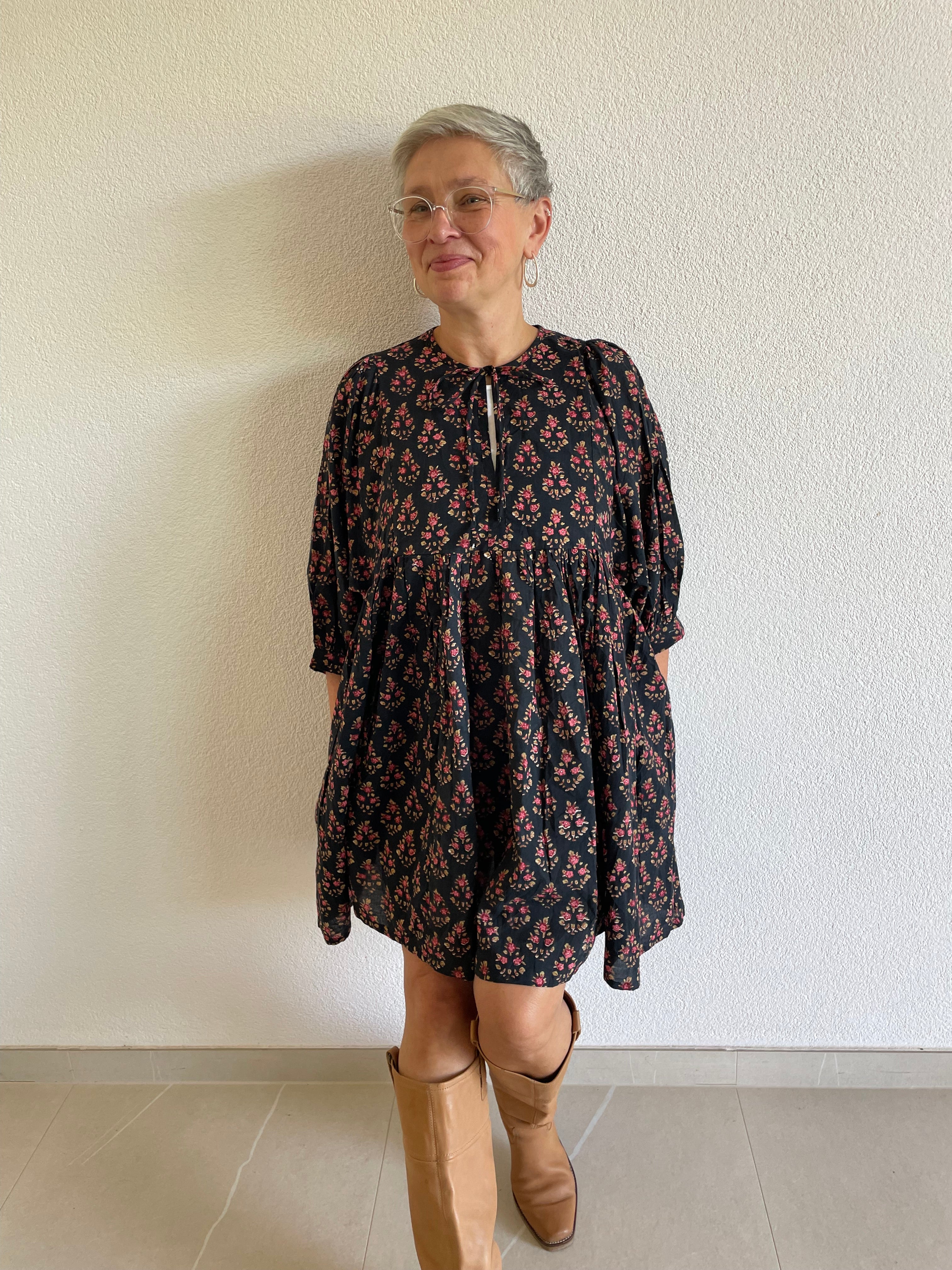 Midnight Blossom Handbedrucktes Kleid