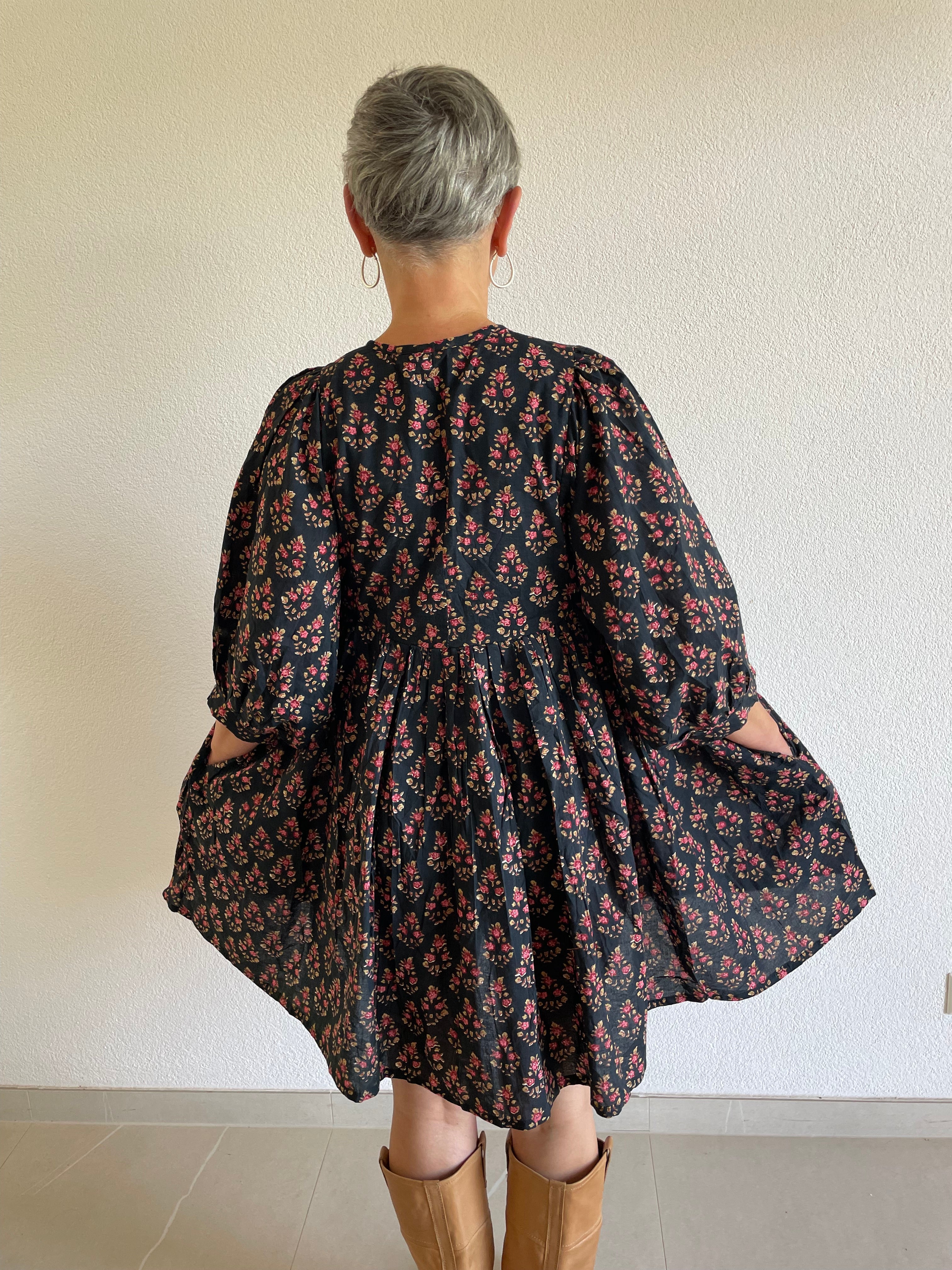 Midnight Blossom Handbedrucktes Kleid