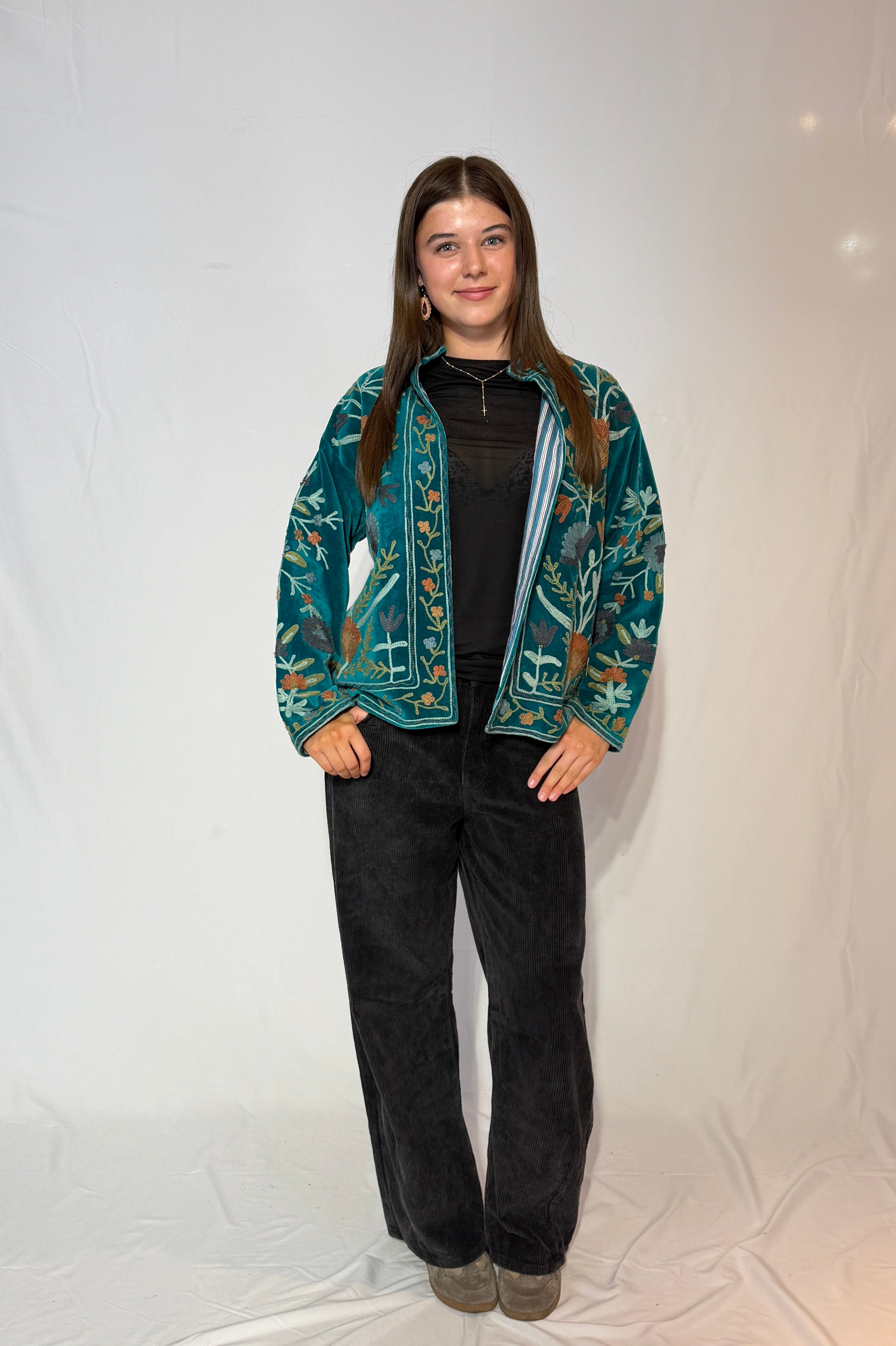 Suzani-Samtjacke, handbestickt – Petrol Wildwiese