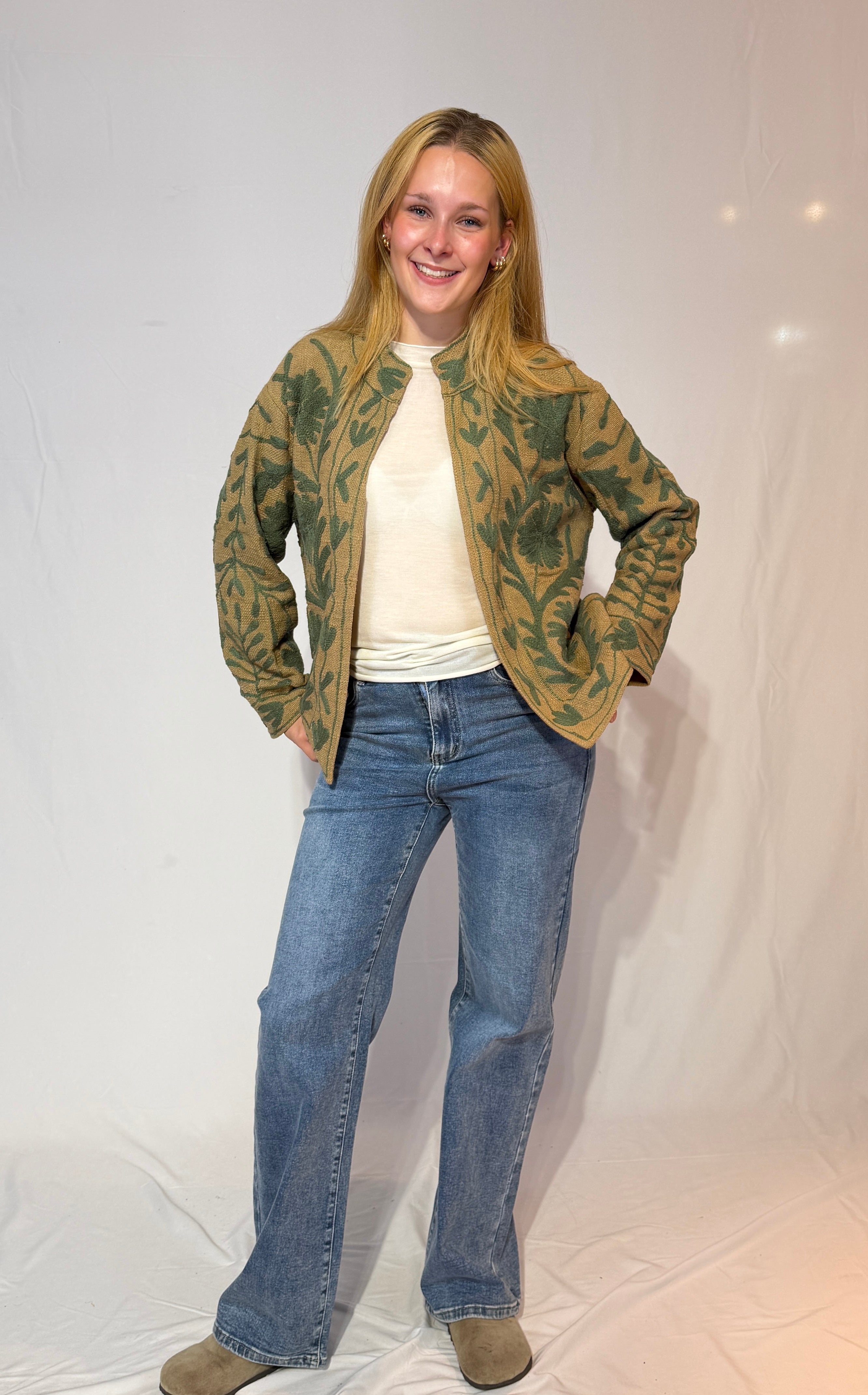 Suzani-Baumwolljacke, handbestickt – Goldene Olive