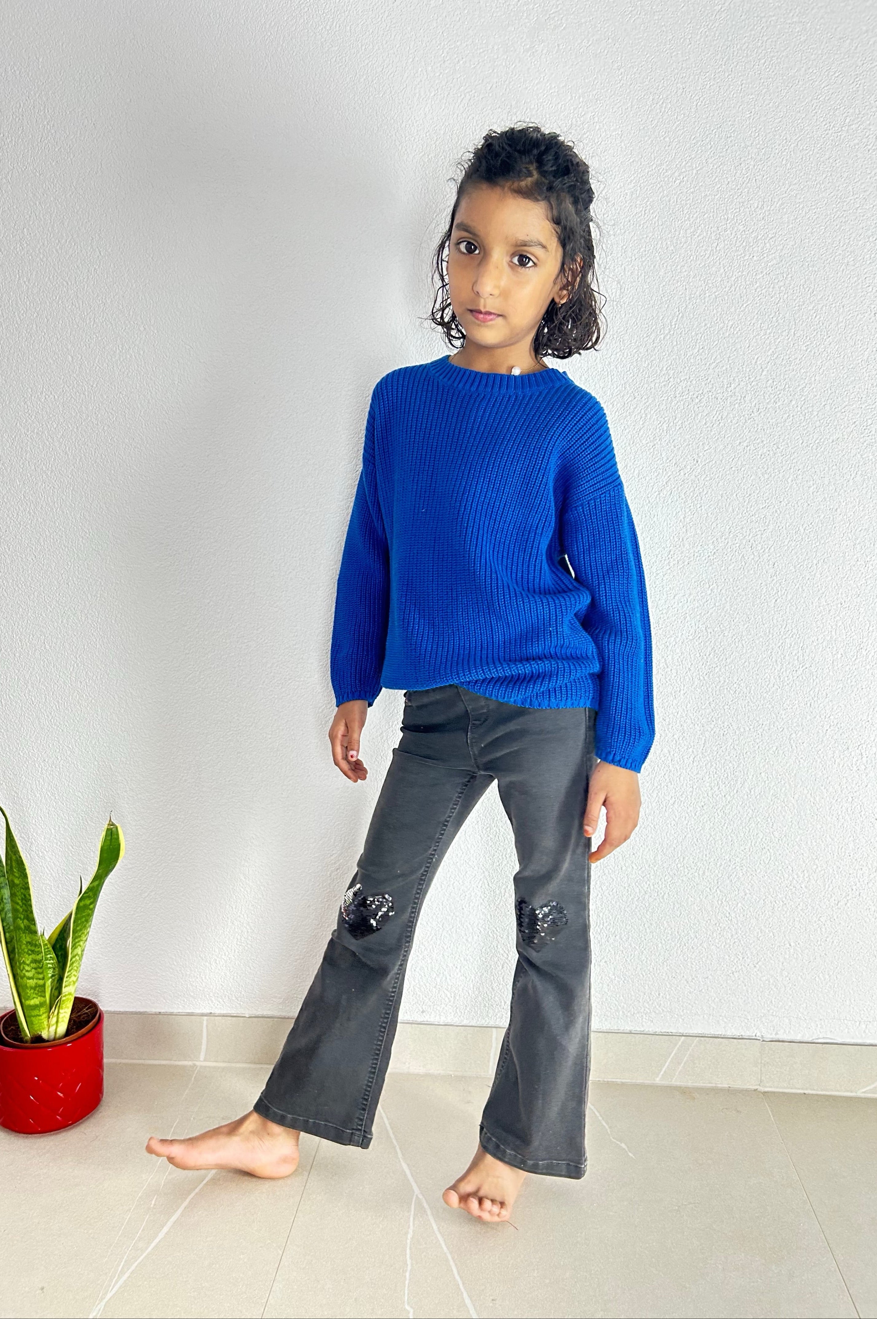 Königsblauer Strickpullover aus Bio-Baumwolle – Lockere Passform für Kinder