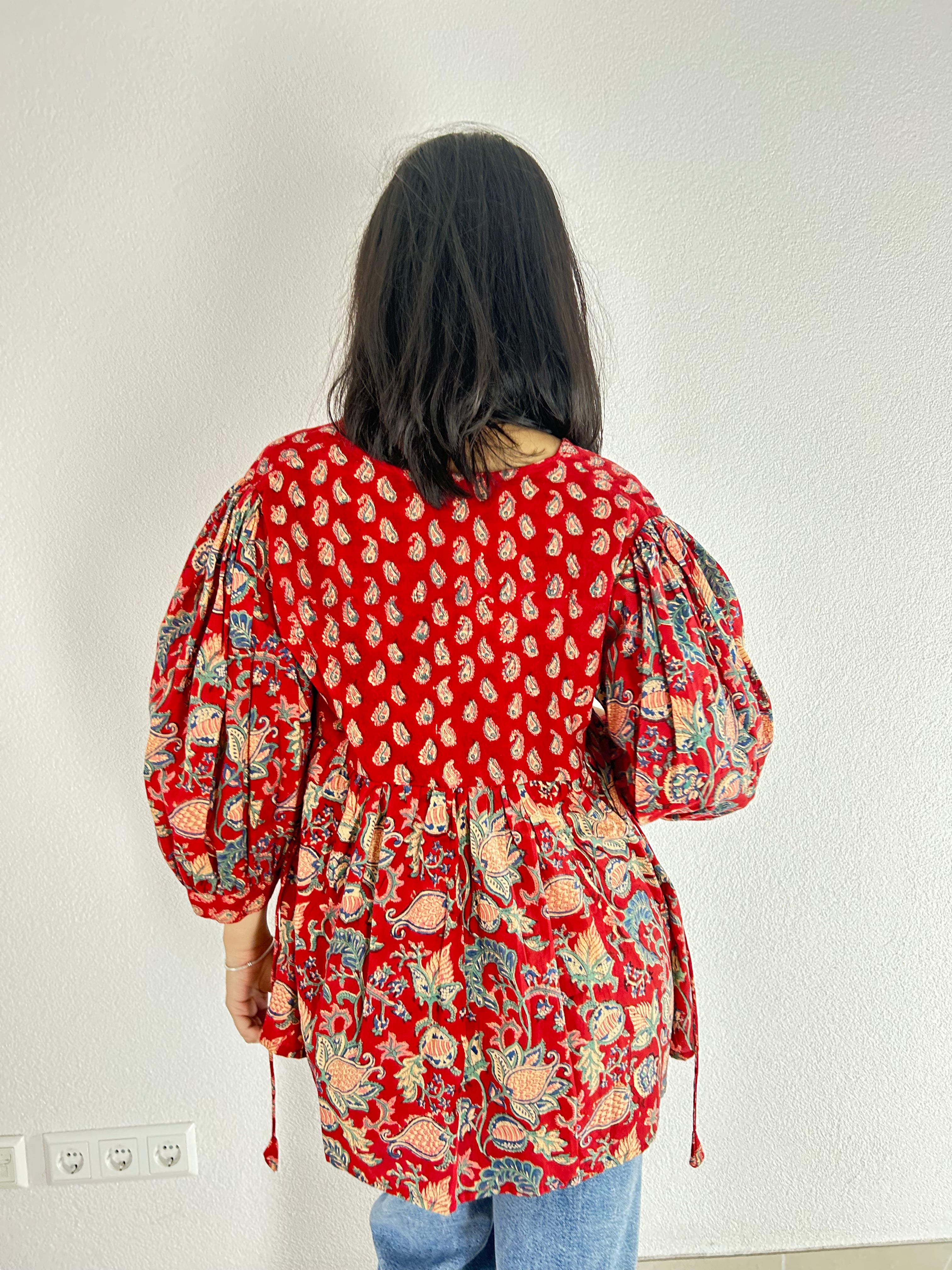 Maroon Muse Handbedruckte Bluse