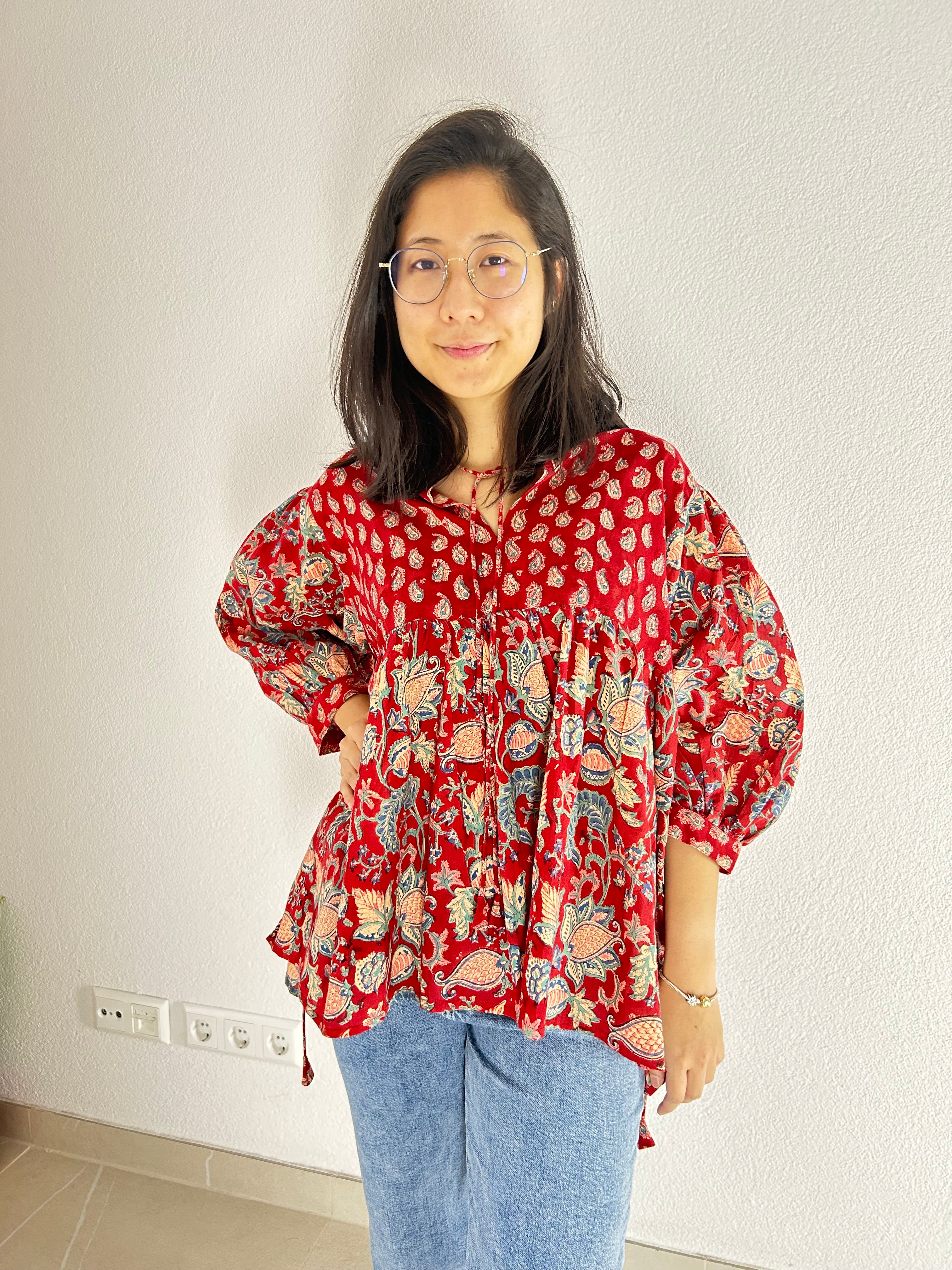 Maroon Muse Handbedruckte Bluse