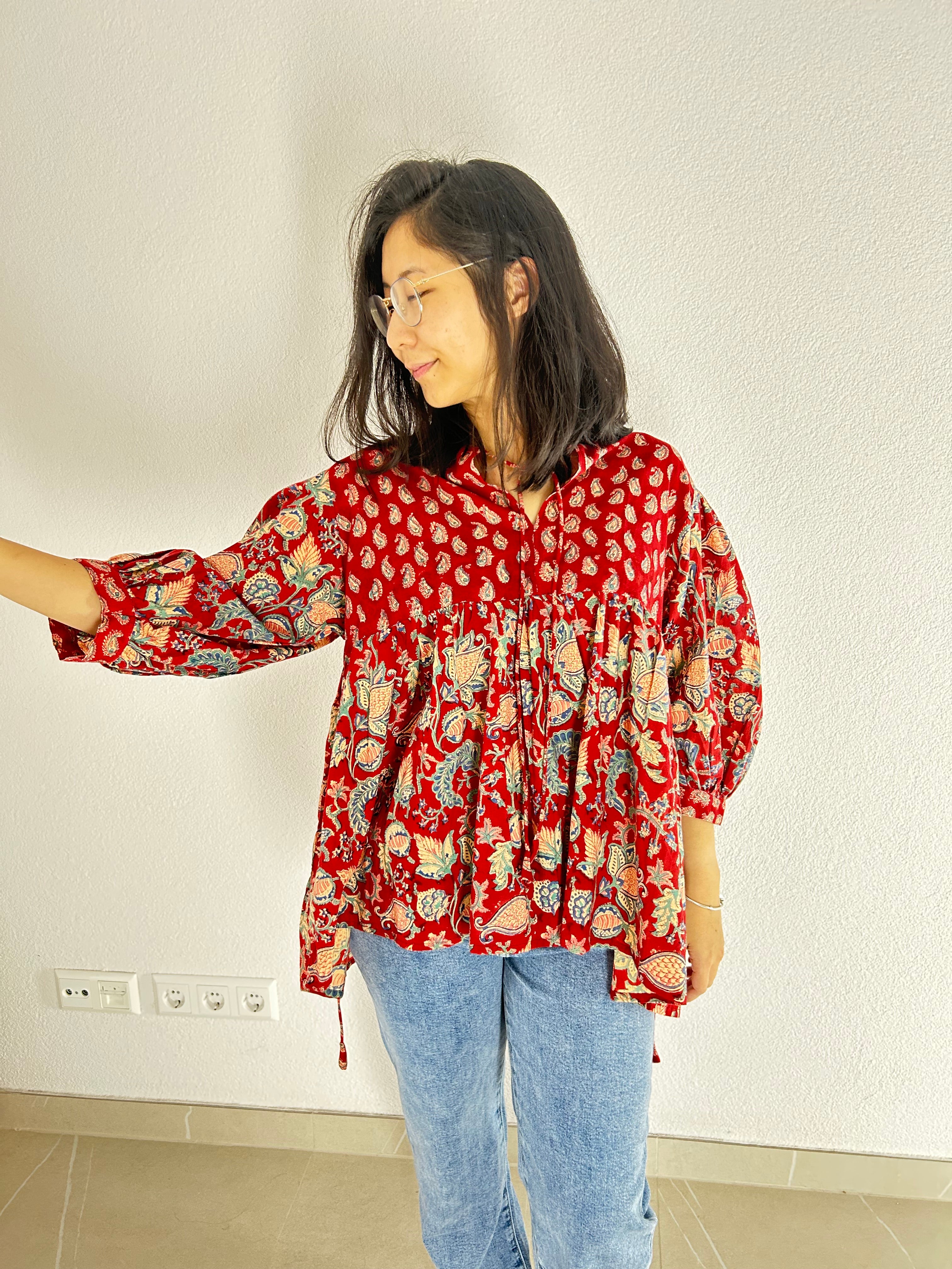 Maroon Muse Handbedruckte Bluse