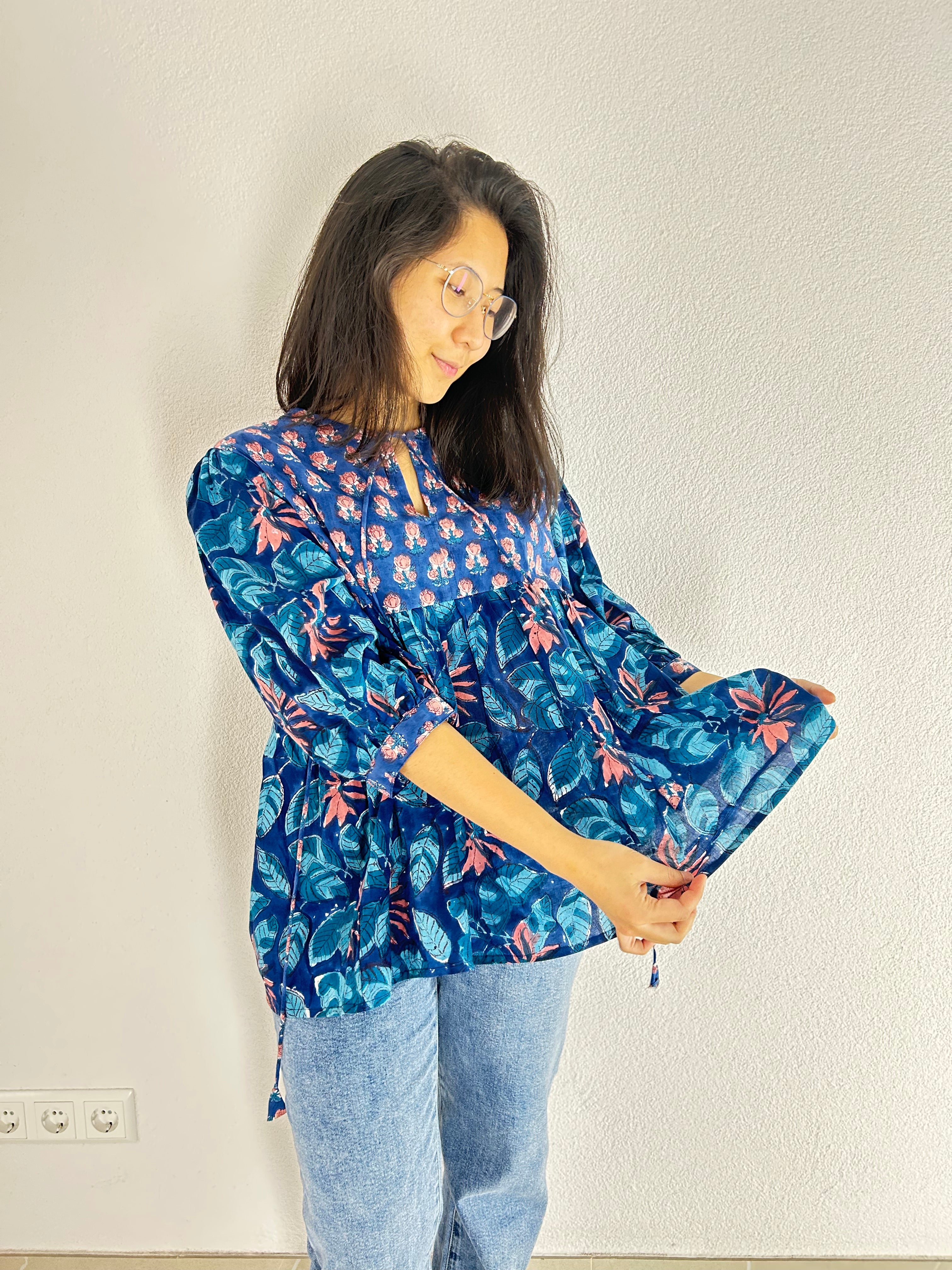 Blaue Farn-Handblockdruck-Bluse