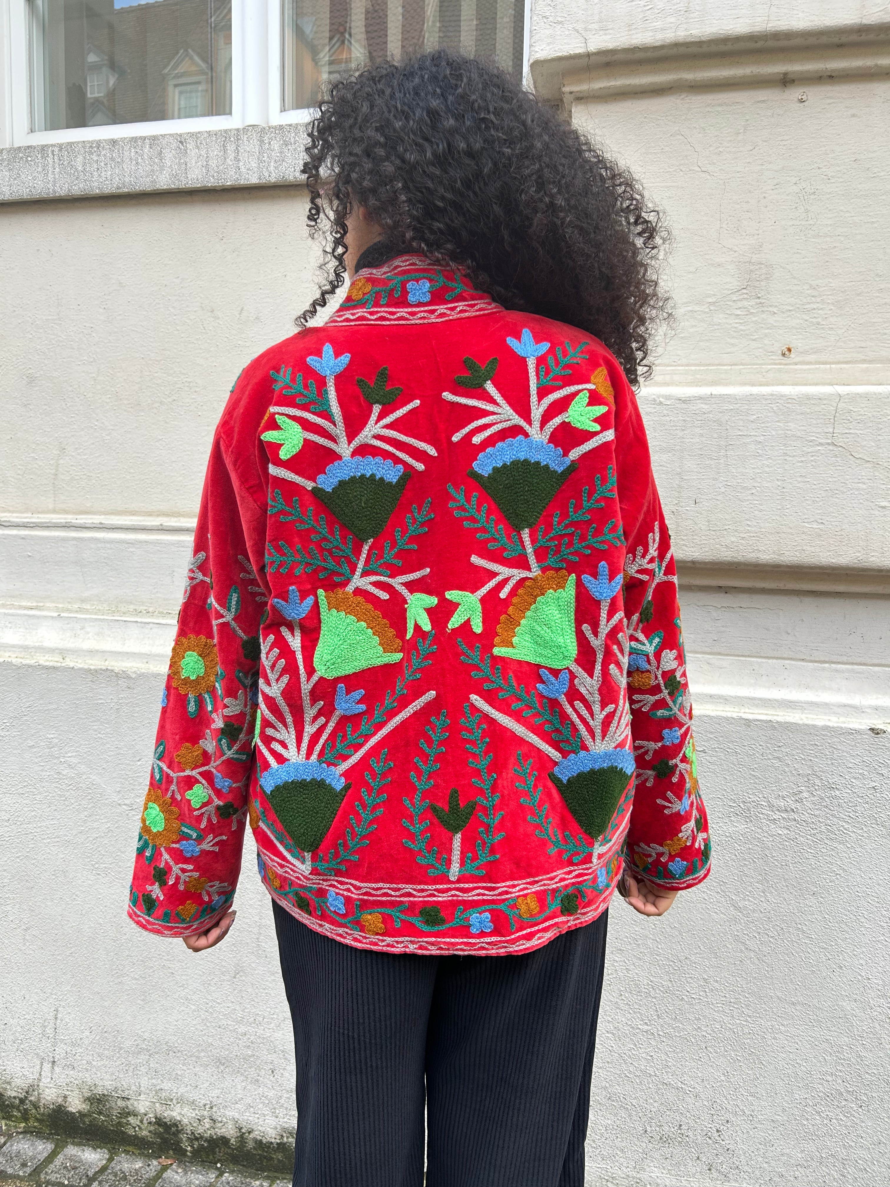 Rubinrote handbestickte Samt-Suzani-Jacke