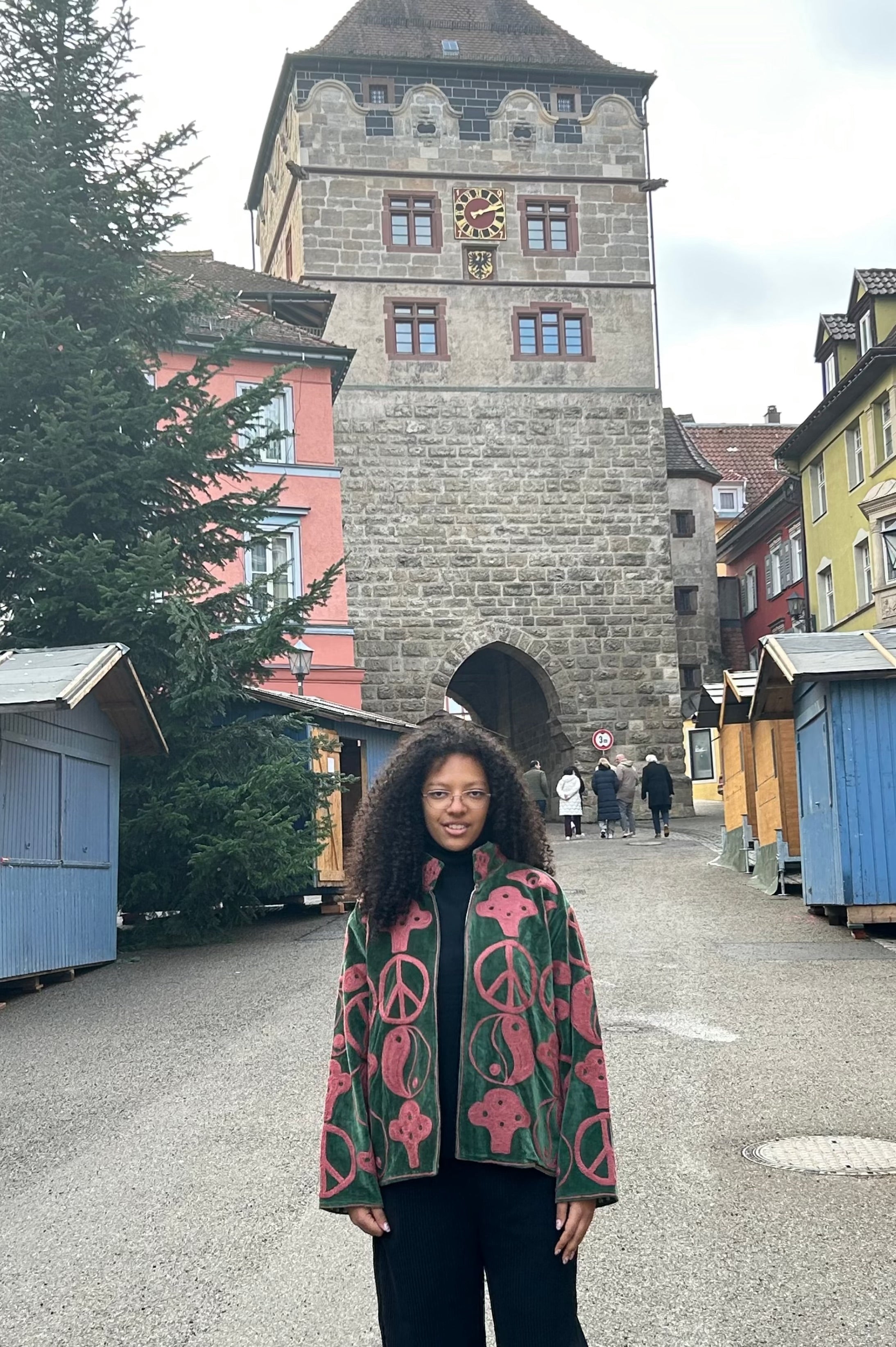 Handbestickte Suzani Samtjacke – Rose mit Smaragd-Faden