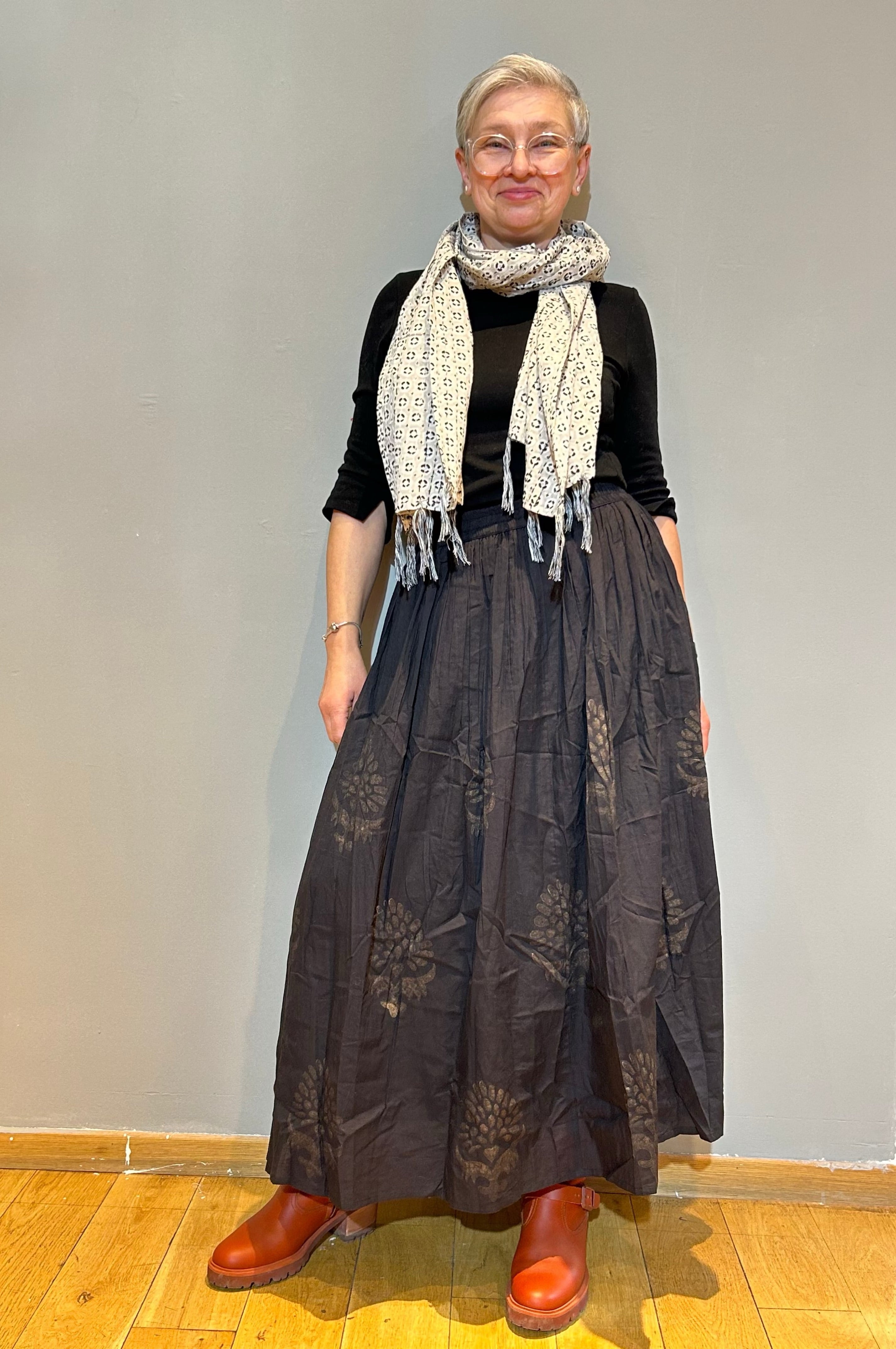 Monochromes Kantha-Tuch