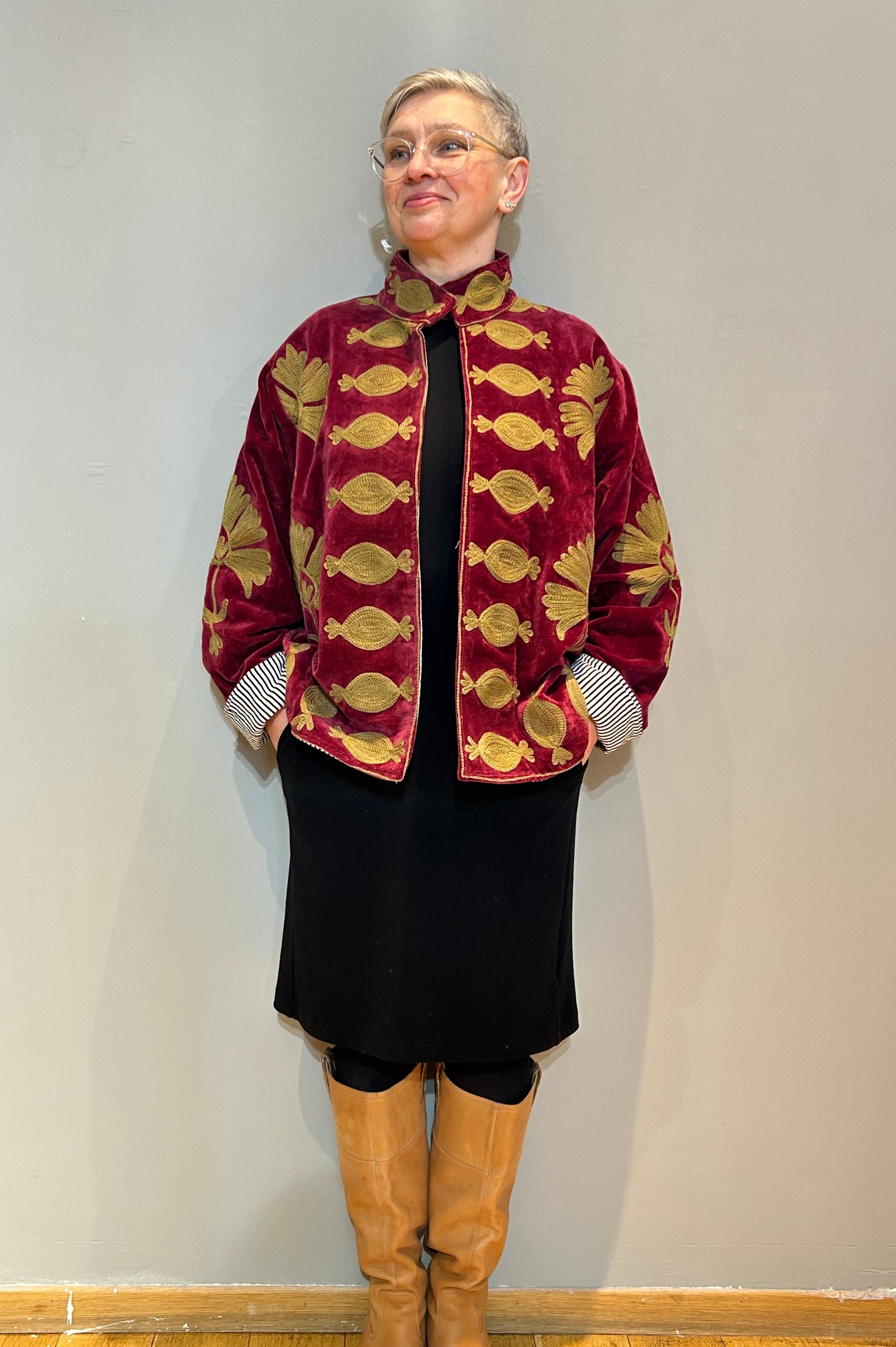 Samt Suzani Handbestickte Jacke - Granatapfel